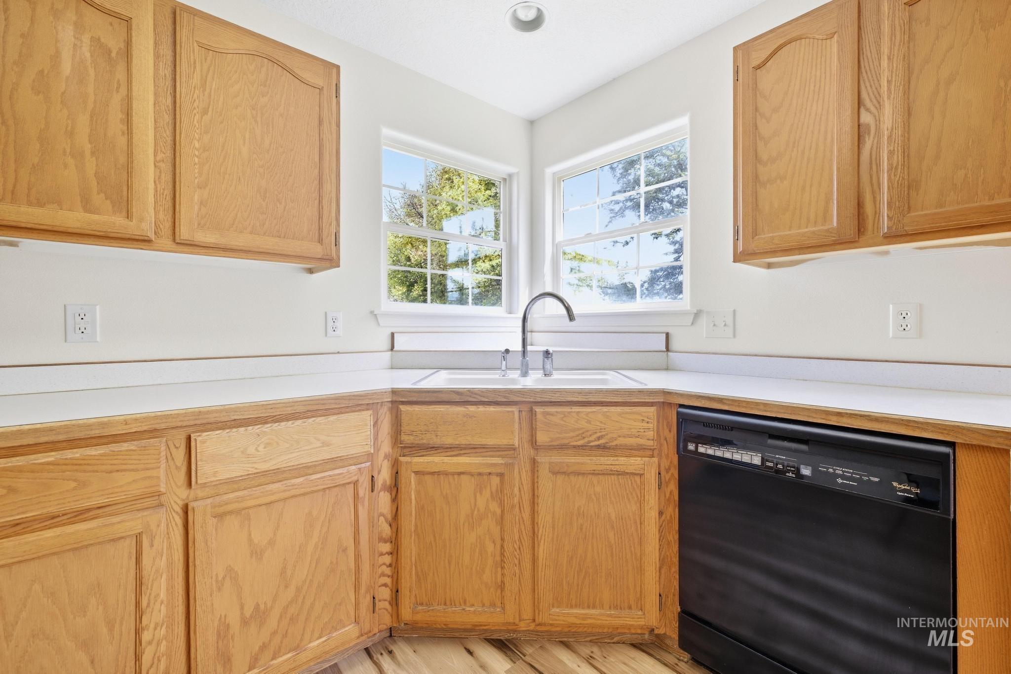 978 Aspenwood Ln, Twin Falls, Idaho 83301, 4 Bedrooms, 2 Bathrooms, Residential For Sale, Price $385,000, 99001251