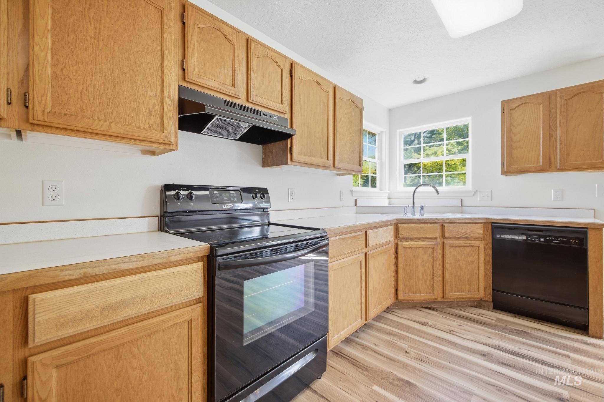 978 Aspenwood Ln, Twin Falls, Idaho 83301, 4 Bedrooms, 2 Bathrooms, Residential For Sale, Price $385,000, 99001251