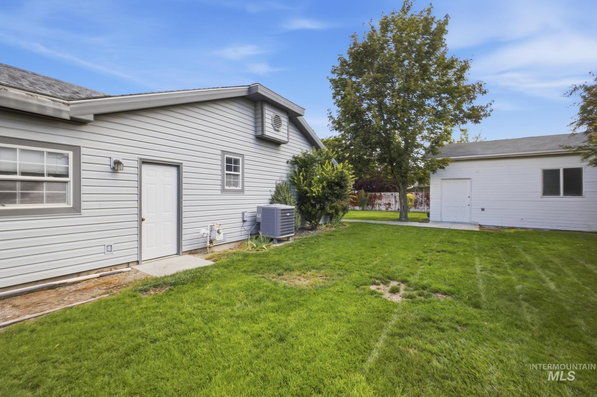 978 Aspenwood Ln, Twin Falls, Idaho 83301, 4 Bedrooms, 2 Bathrooms, Residential For Sale, Price $385,000, 99001251