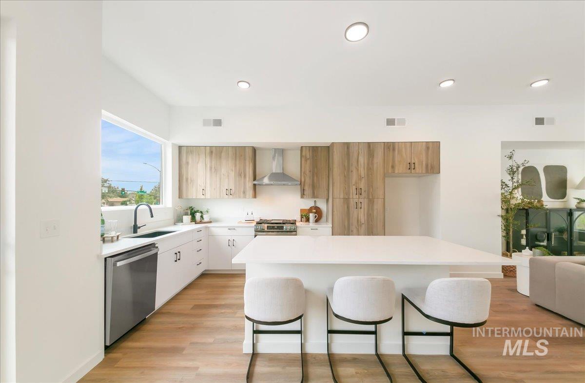 2043 S Makar Ln, Boise, Idaho 83706, 3 Bedrooms, 3.5 Bathrooms, Residential For Sale, Price $694,500, 99001252