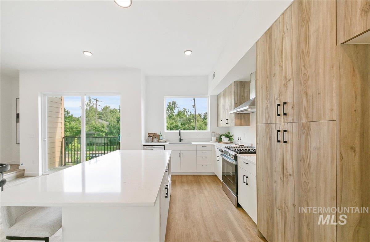2043 S Makar Ln, Boise, Idaho 83706, 3 Bedrooms, 3.5 Bathrooms, Residential For Sale, Price $694,500, 99001252