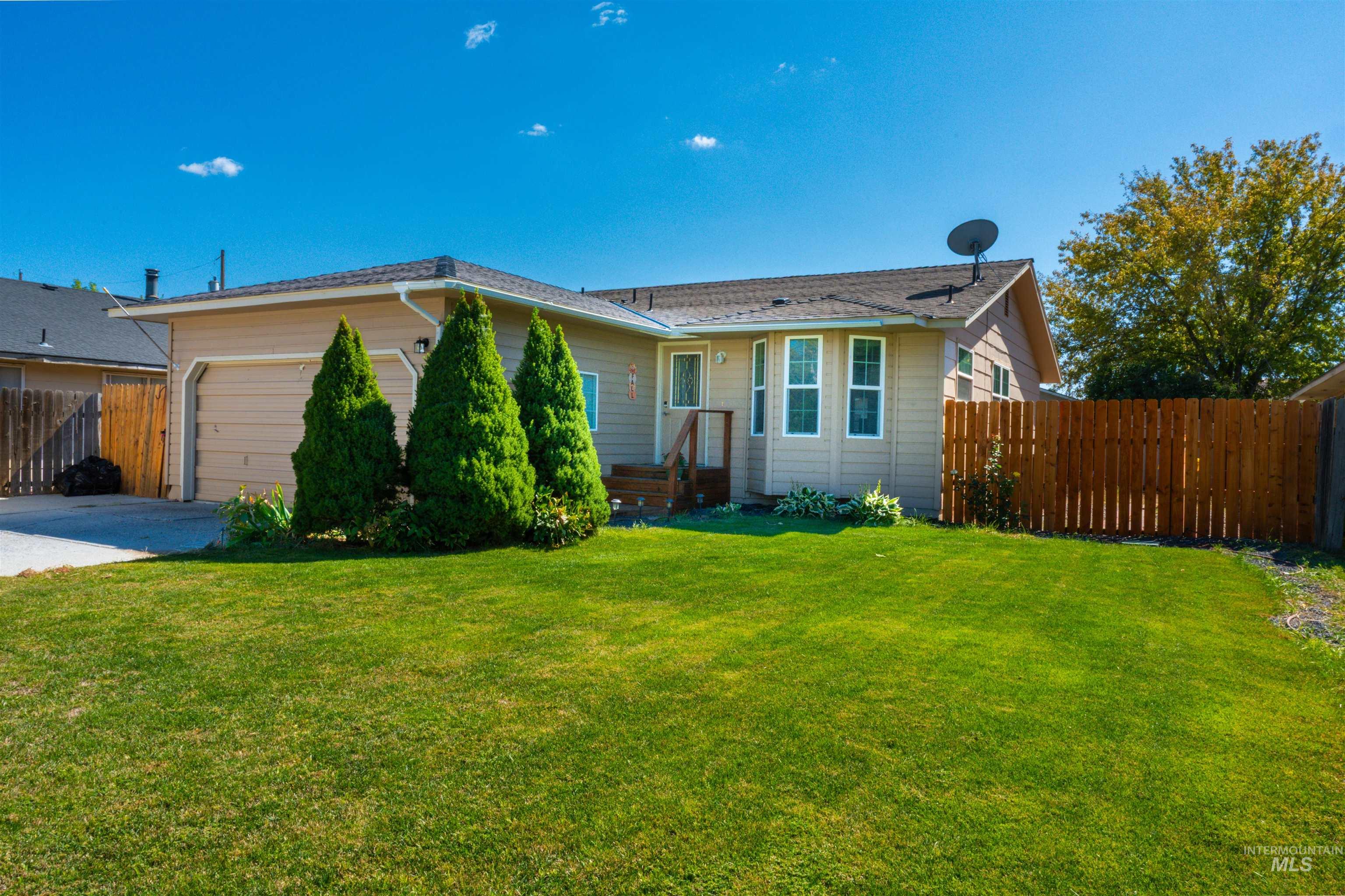 1638 SW 1st Place, Ontario, Oregon 97914, 4 Bedrooms, 2 Bathrooms, Residential For Sale, Price $315,000, 99001253