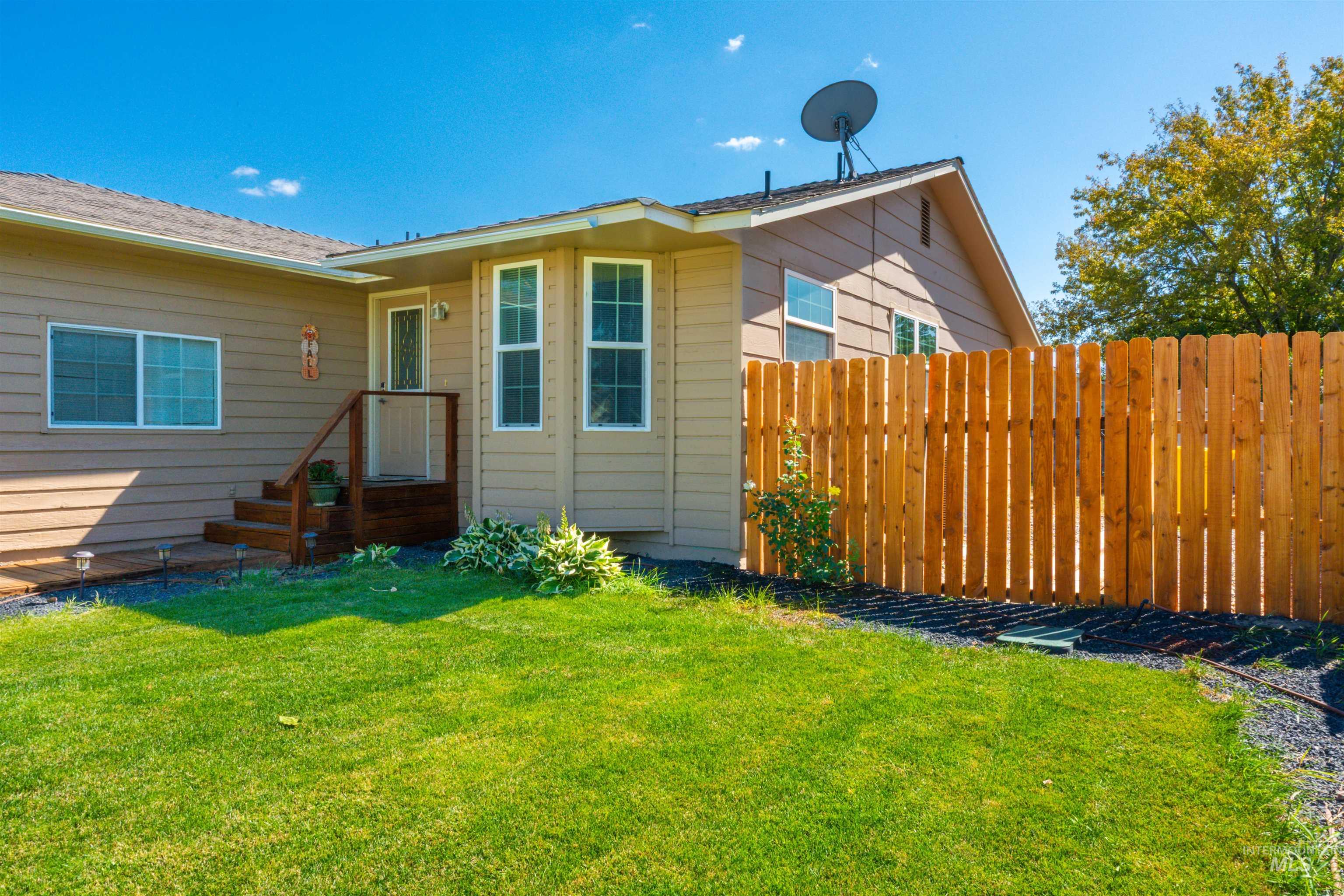 1638 SW 1st Place, Ontario, Oregon 97914, 4 Bedrooms, 2 Bathrooms, Residential For Sale, Price $315,000, 99001253