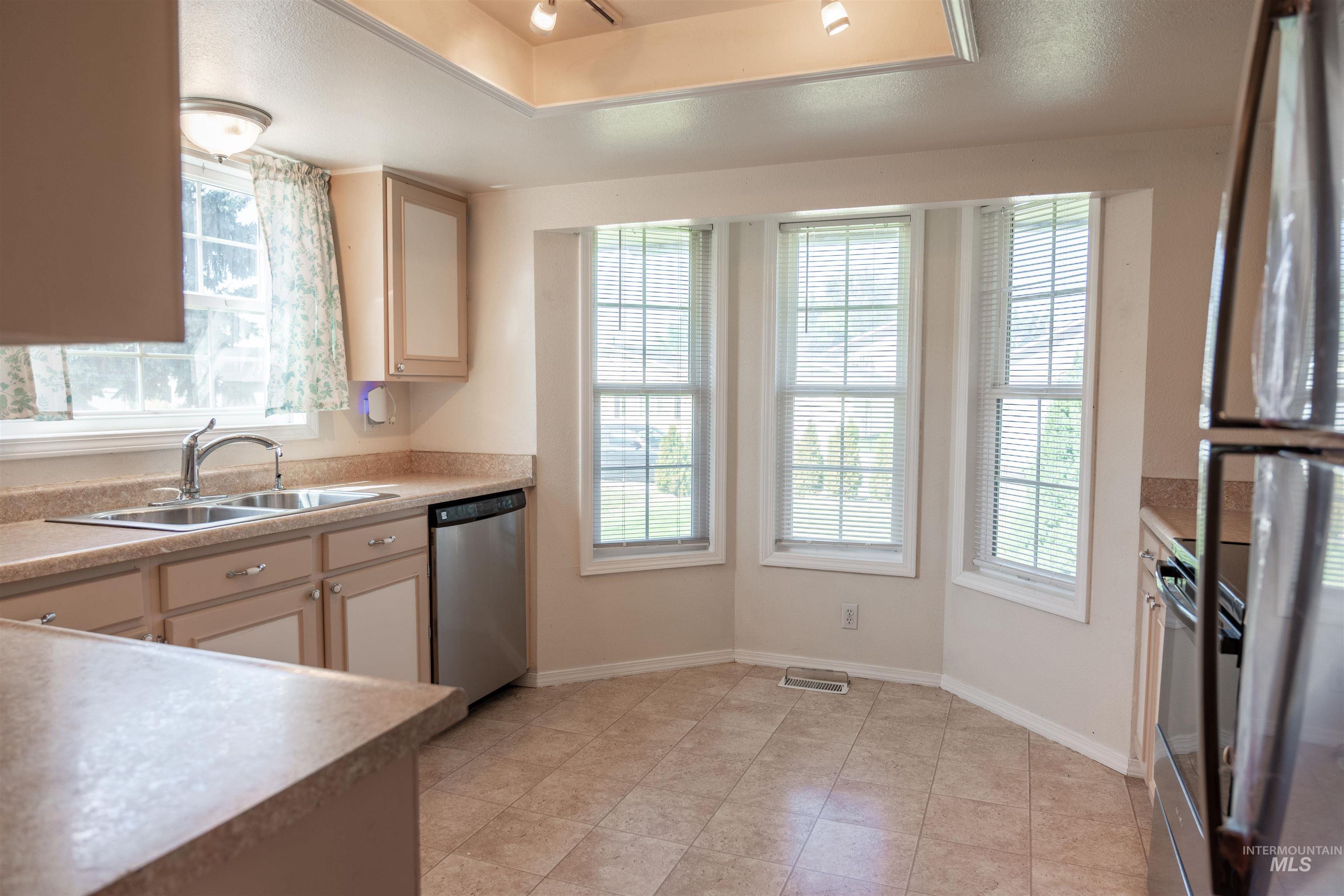 1638 SW 1st Place, Ontario, Oregon 97914, 4 Bedrooms, 2 Bathrooms, Residential For Sale, Price $315,000, 99001253