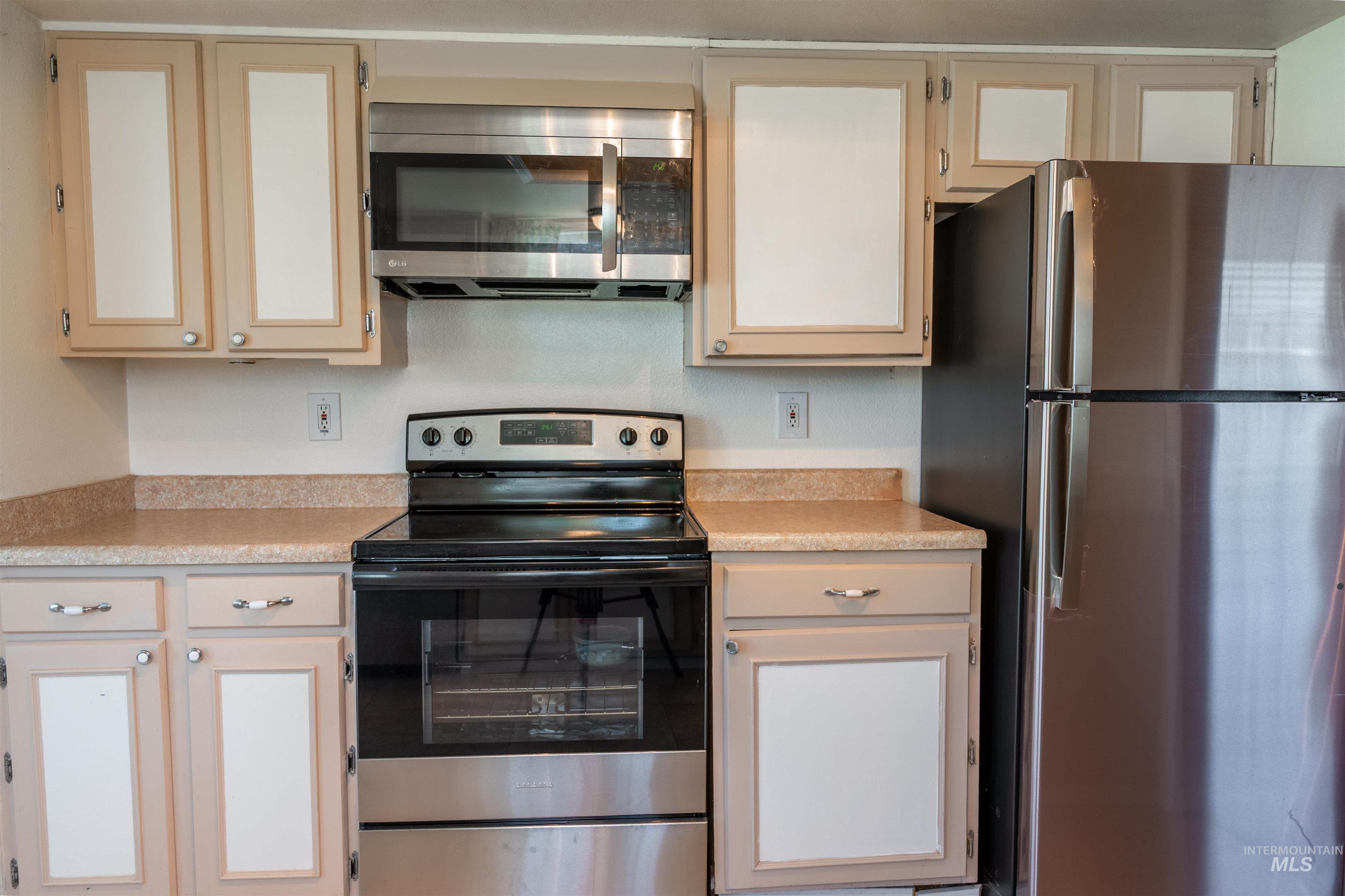 1638 SW 1st Place, Ontario, Oregon 97914, 4 Bedrooms, 2 Bathrooms, Residential For Sale, Price $315,000, 99001253