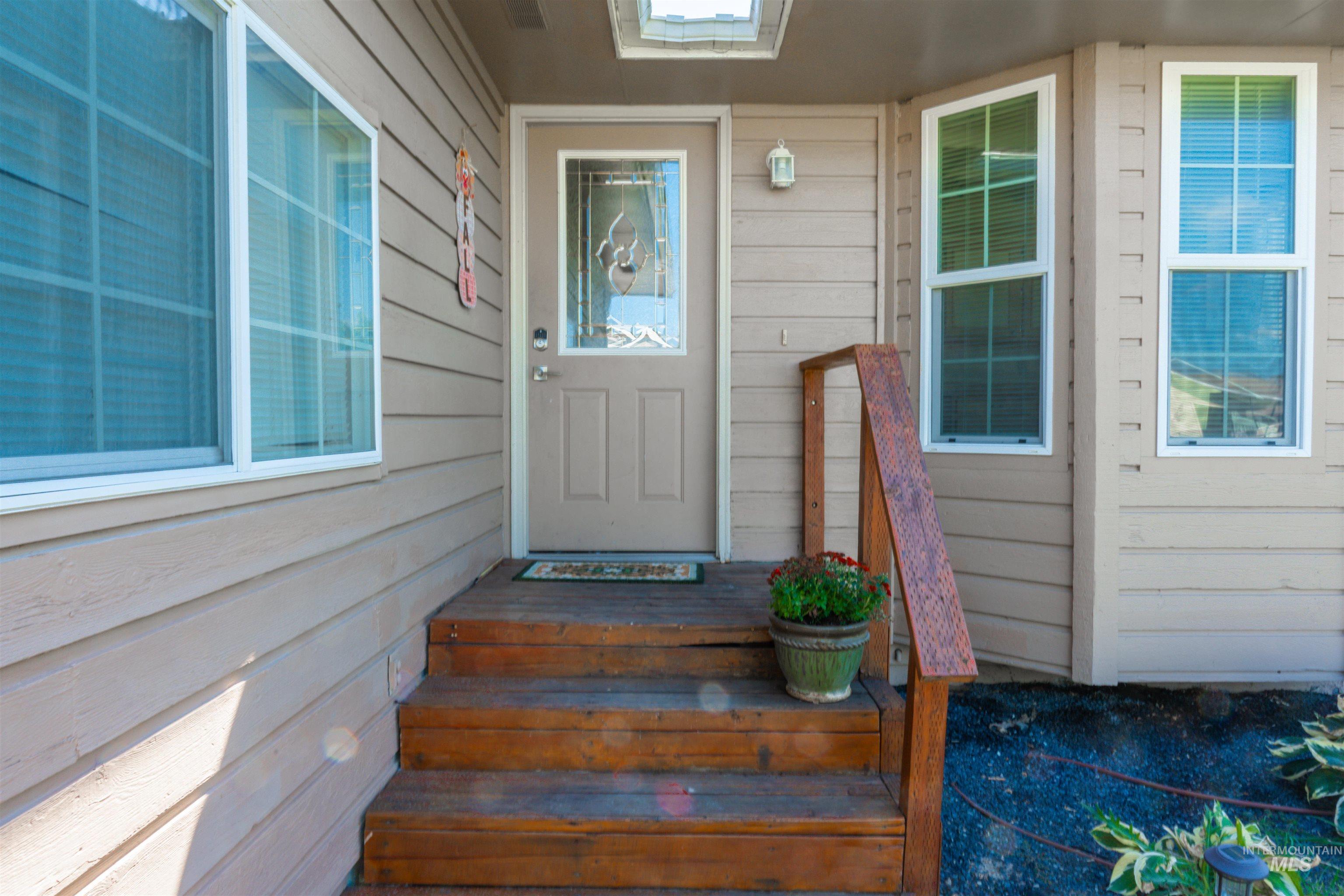 1638 SW 1st Place, Ontario, Oregon 97914, 4 Bedrooms, 2 Bathrooms, Residential For Sale, Price $315,000, 99001253