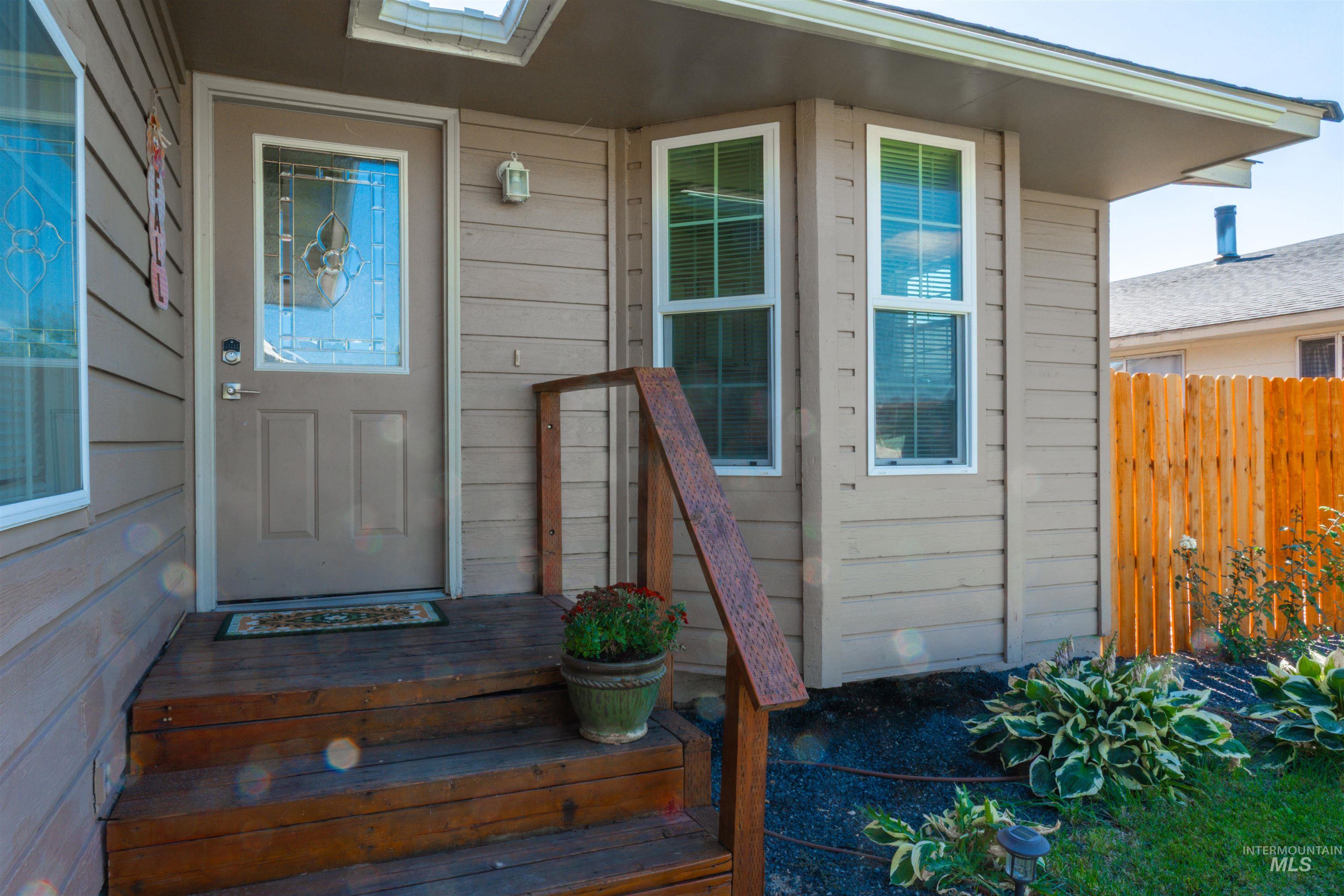 1638 SW 1st Place, Ontario, Oregon 97914, 4 Bedrooms, 2 Bathrooms, Residential For Sale, Price $315,000, 99001253