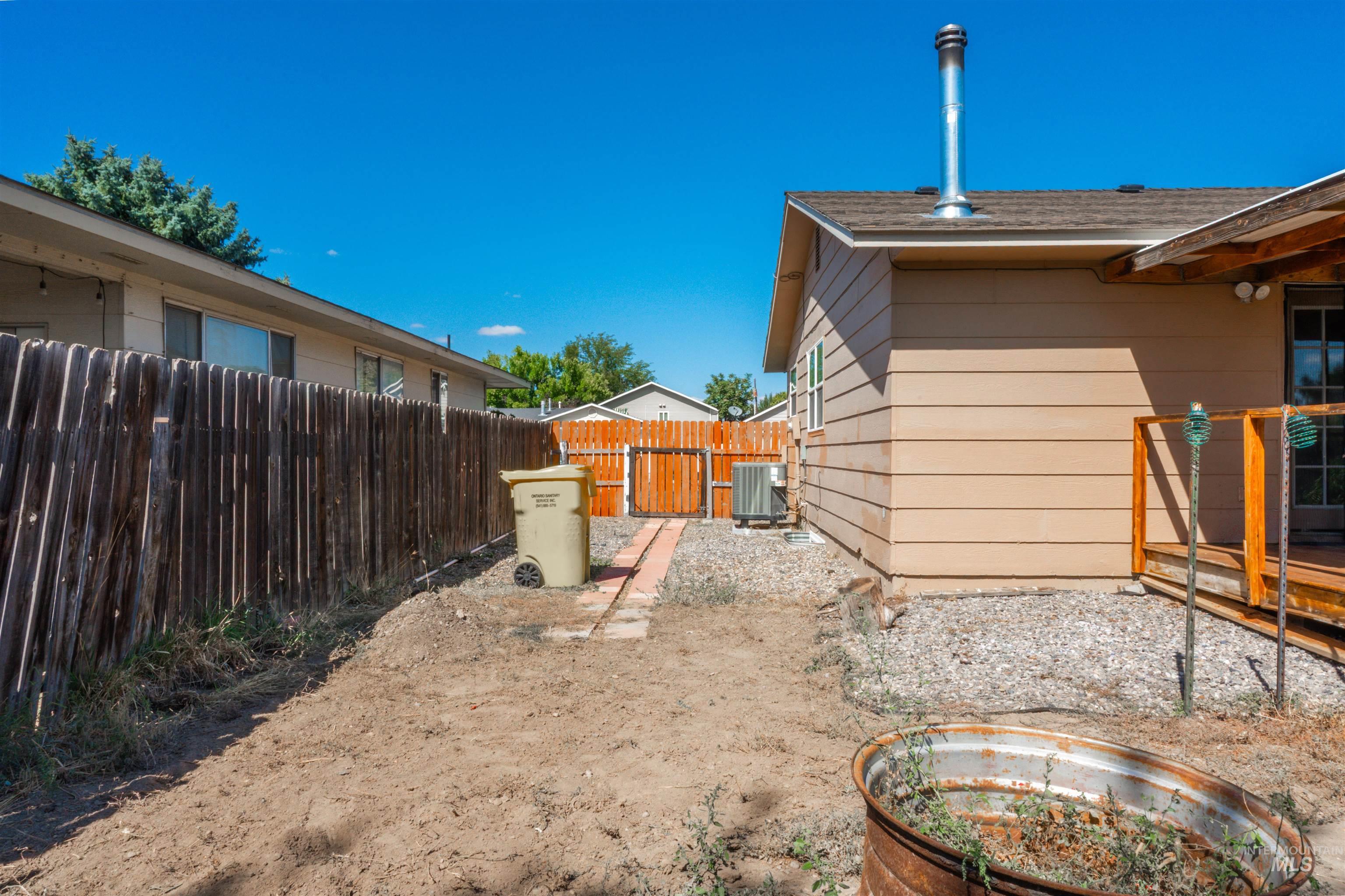 1638 SW 1st Place, Ontario, Oregon 97914, 4 Bedrooms, 2 Bathrooms, Residential For Sale, Price $315,000, 99001253