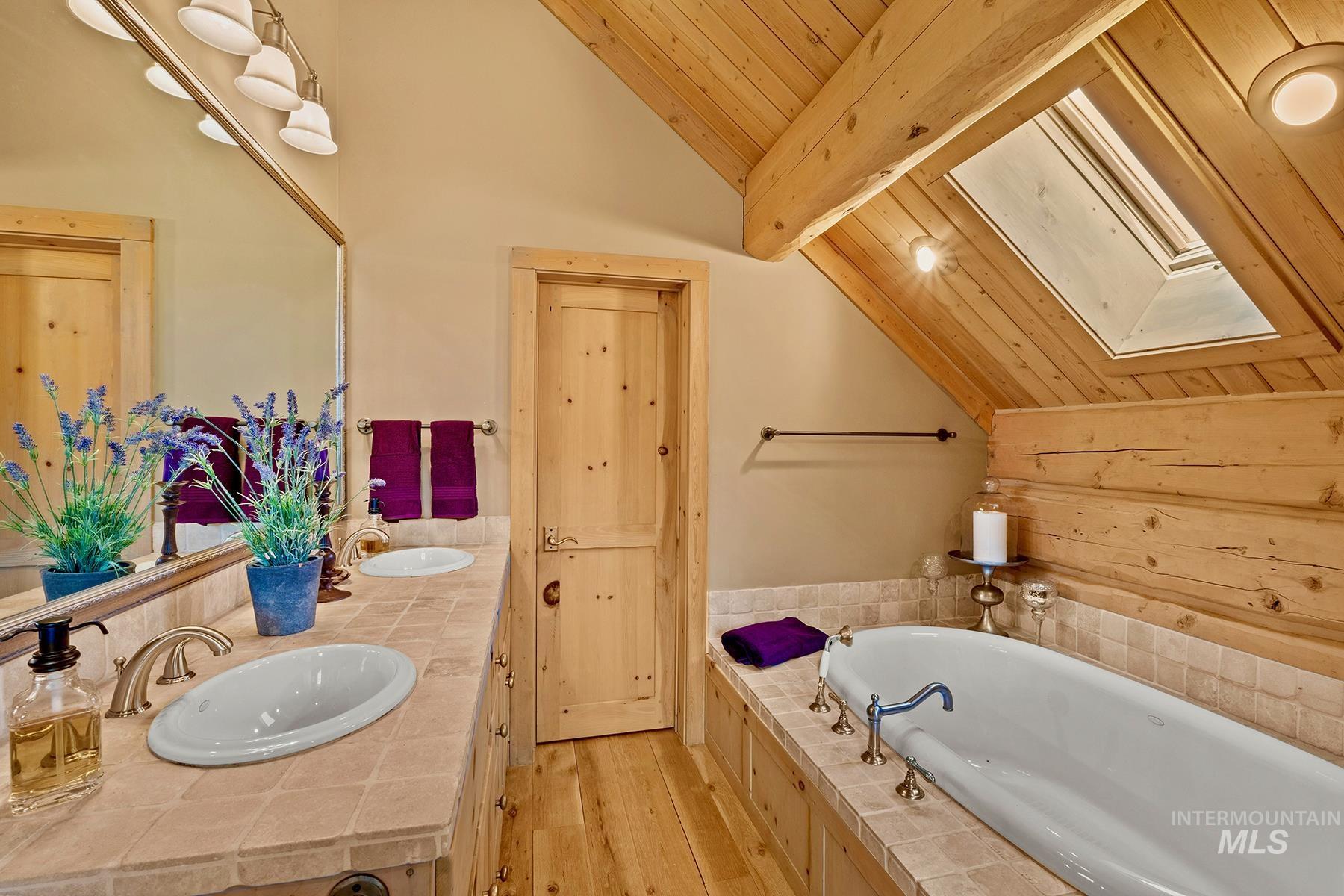 4777 Twin Bridges, Mackay, Idaho 83251, 1 Bedroom, 1.5 Bathrooms, Residential For Sale, Price $1,095,000, 99001254