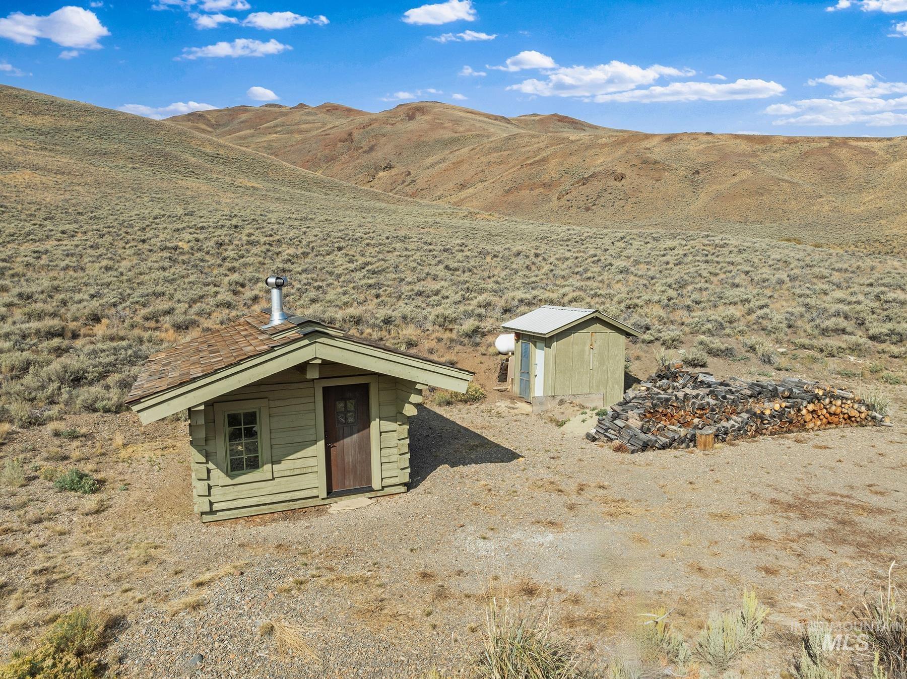 4777 Twin Bridges, Mackay, Idaho 83251, 1 Bedroom, 1.5 Bathrooms, Residential For Sale, Price $1,095,000, 99001254