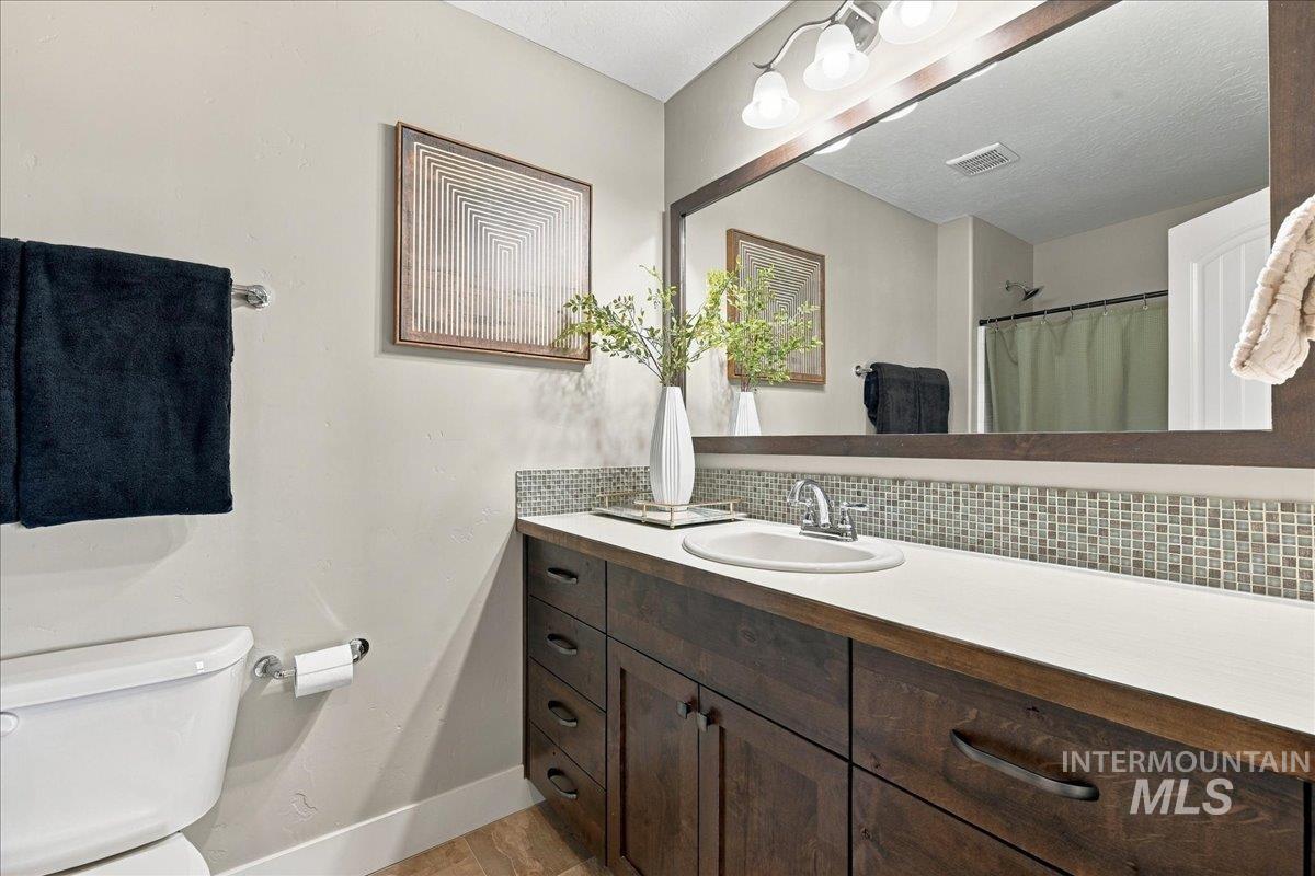 1122 W Seldovia Dr, Kuna, Idaho 83634, 5 Bedrooms, 3 Bathrooms, Residential For Sale, Price $634,500, 99001256