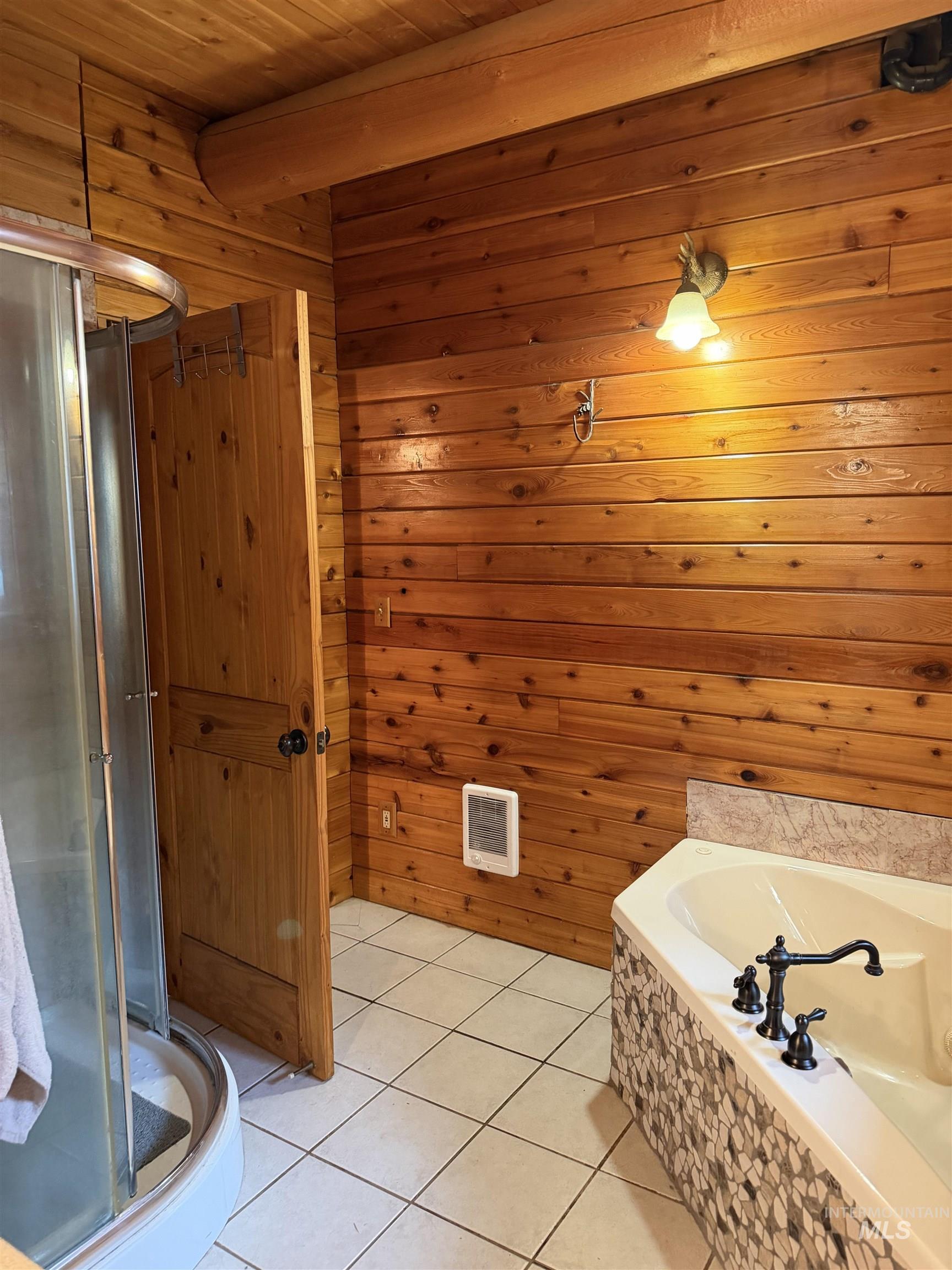 1464 CEDAR RIDGE DR, Orofino, Idaho 83544, 3 Bedrooms, 3 Bathrooms, Residential For Sale, Price $650,000,MLS 99001257