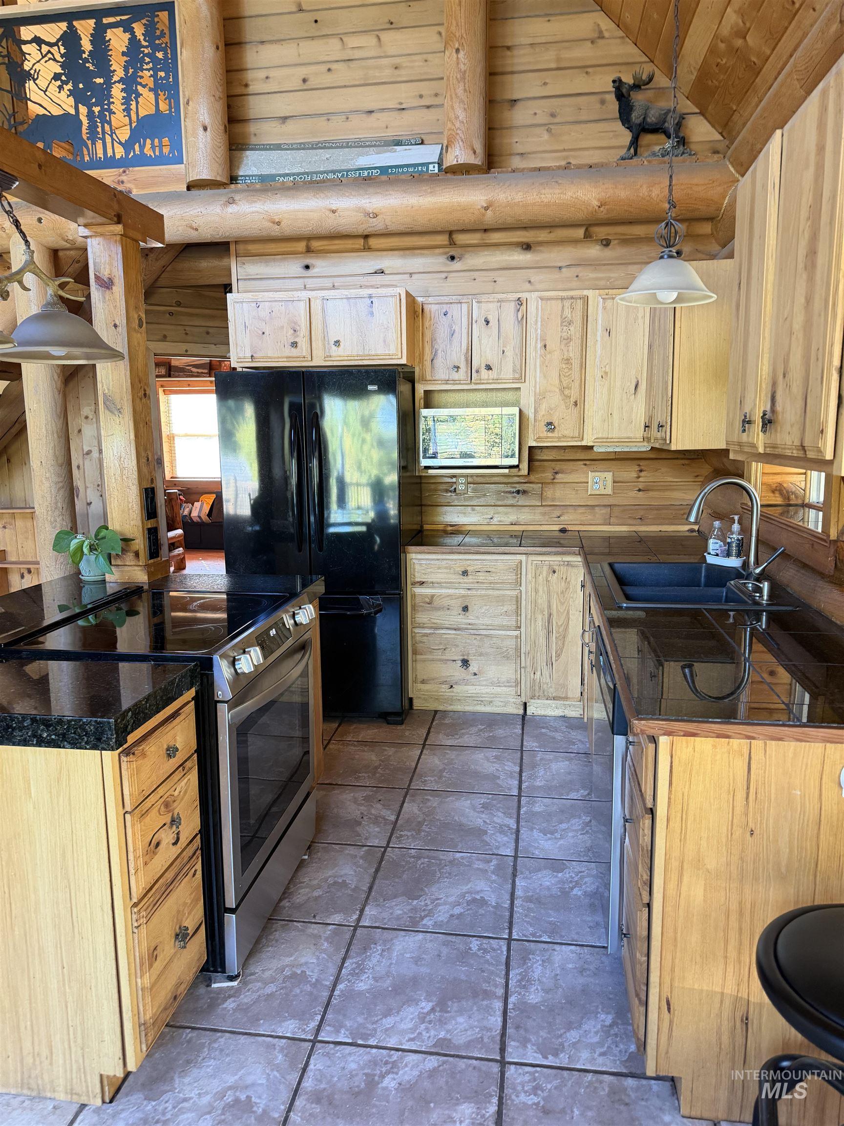 1464 CEDAR RIDGE DR, Orofino, Idaho 83544, 3 Bedrooms, 3 Bathrooms, Residential For Sale, Price $650,000,MLS 99001257