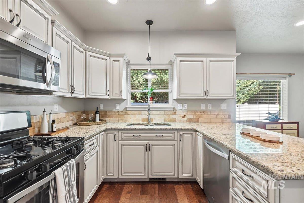 908 Walnut St, Caldwell, Idaho 83605, 3 Bedrooms, 2 Bathrooms, Residential For Sale, Price $419,900,MLS 99001258