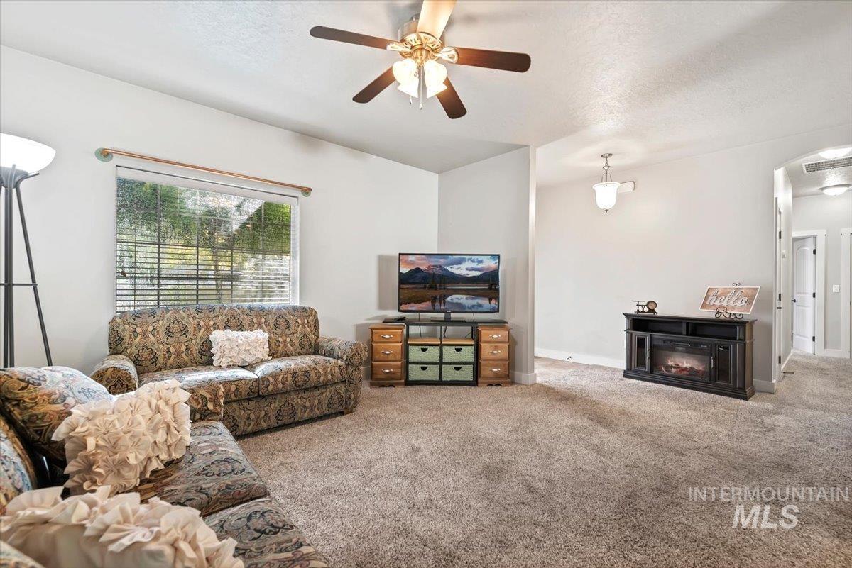 908 Walnut St, Caldwell, Idaho 83605, 3 Bedrooms, 2 Bathrooms, Residential For Sale, Price $419,900,MLS 99001258