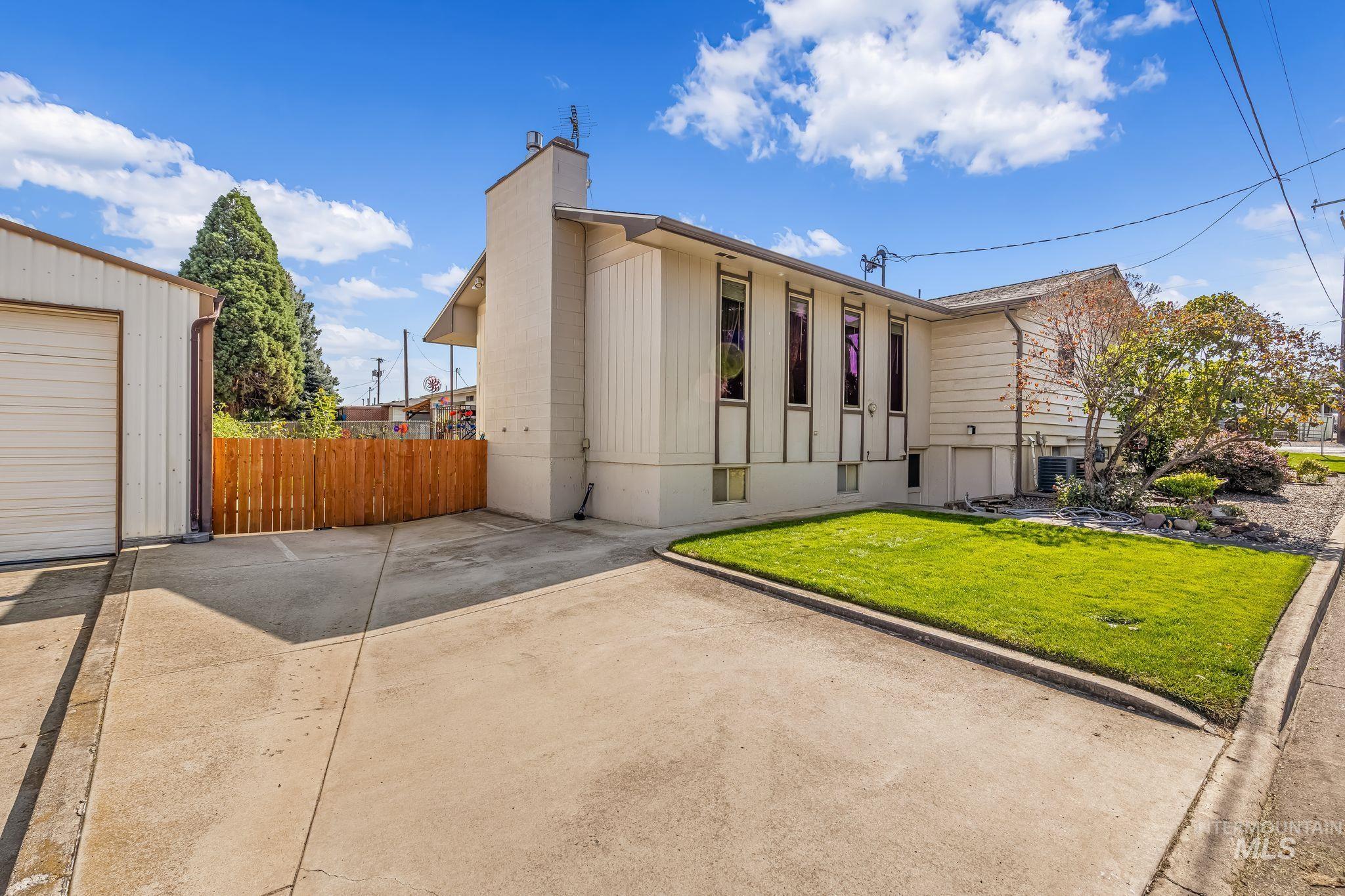 1231 Airway Ave, Lewiston, Idaho 83501, 2 Bedrooms, 2 Bathrooms, Residential For Sale, Price $460,000,MLS 99001260