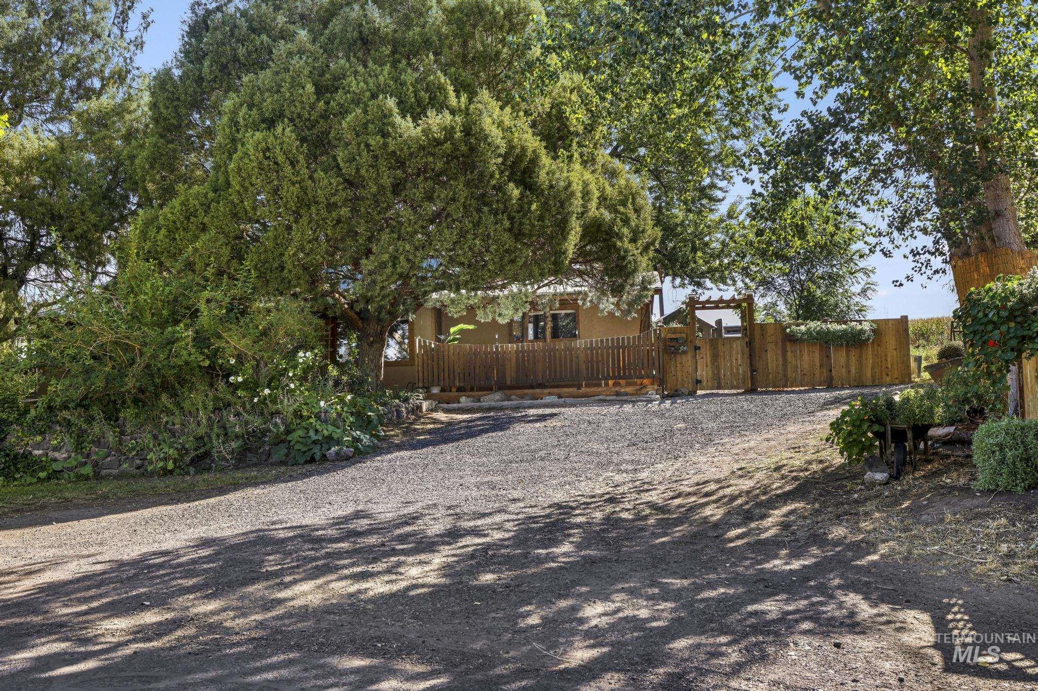 2912 S 1050 E, Hagerman, Idaho 83332, 3 Bedrooms, 1.5 Bathrooms, Residential For Sale, Price $445,000,MLS 99001261