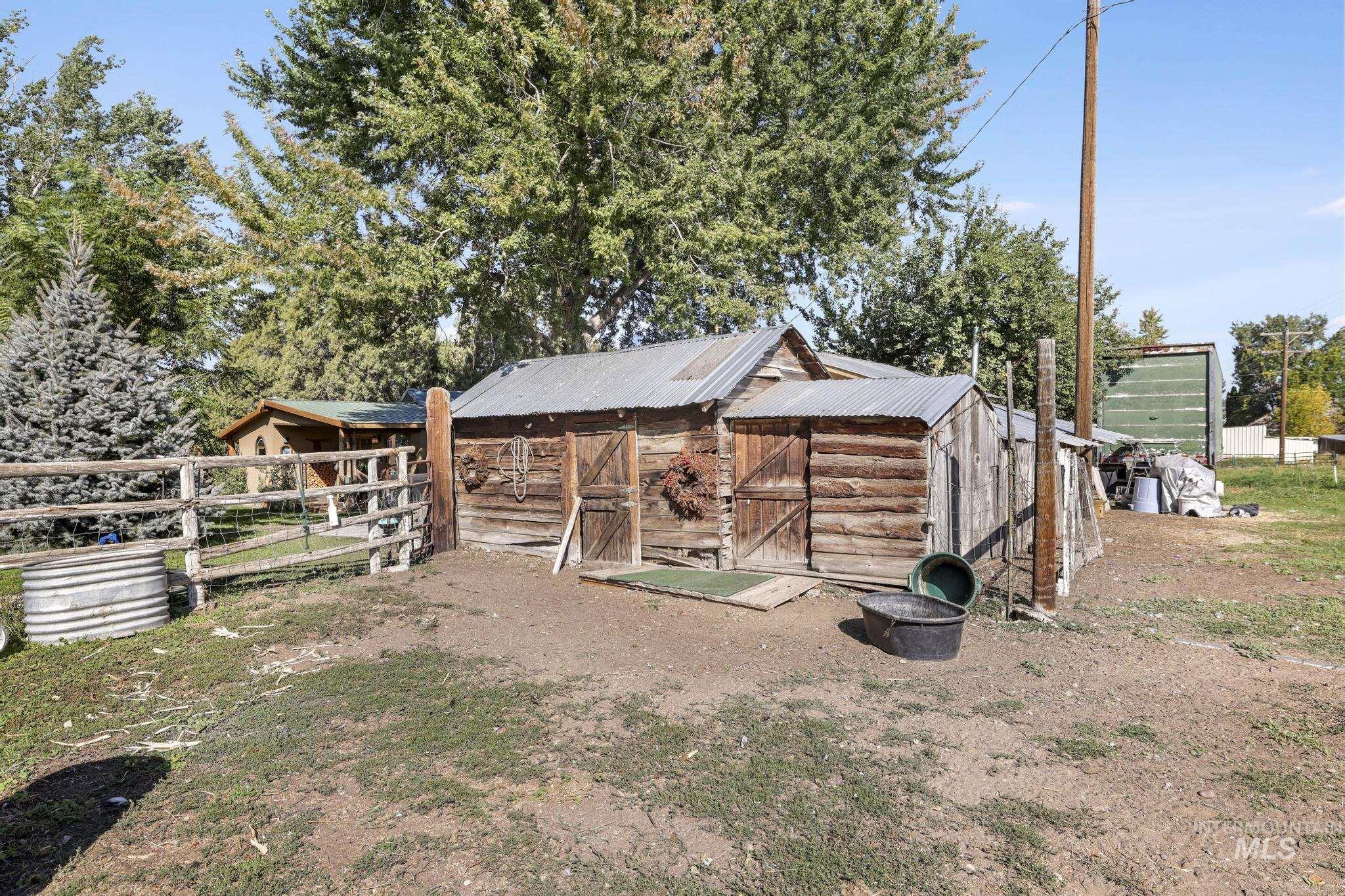 2912 S 1050 E, Hagerman, Idaho 83332, 3 Bedrooms, 1.5 Bathrooms, Residential For Sale, Price $445,000,MLS 99001261