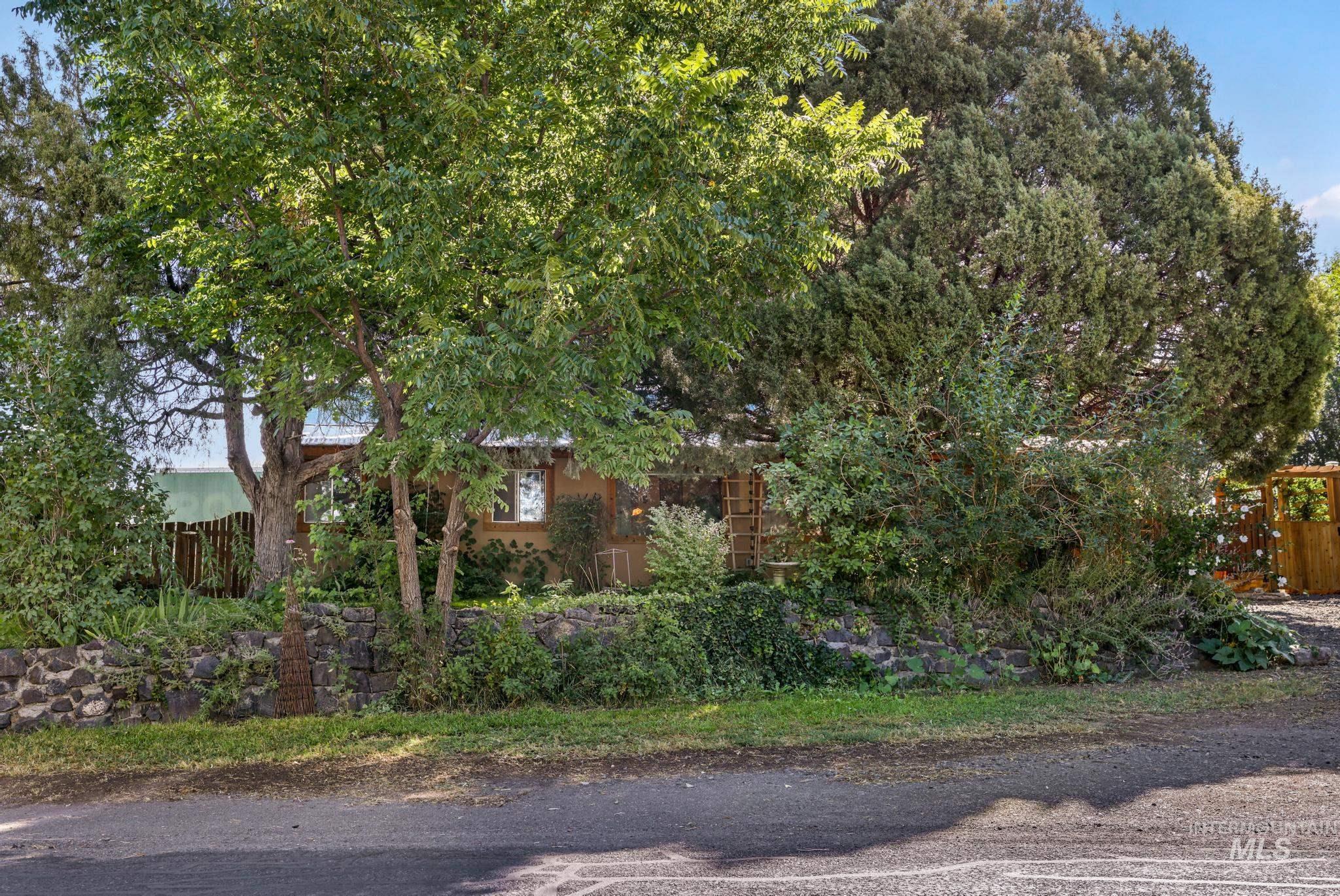 2912 S 1050 E, Hagerman, Idaho 83332, 3 Bedrooms, 1.5 Bathrooms, Residential For Sale, Price $445,000,MLS 99001261