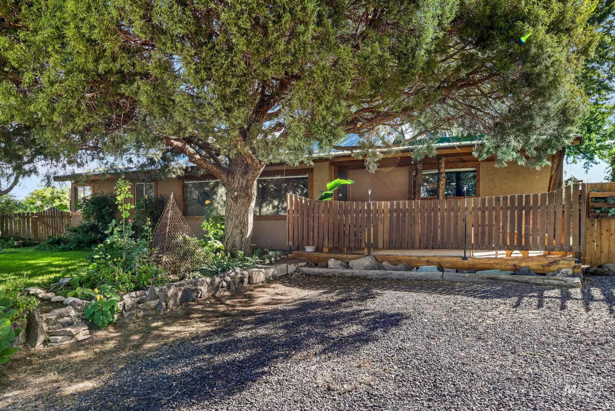 2912 S 1050 E, Hagerman, Idaho 83332, 3 Bedrooms, 1.5 Bathrooms, Residential For Sale, Price $445,000,MLS 99001261