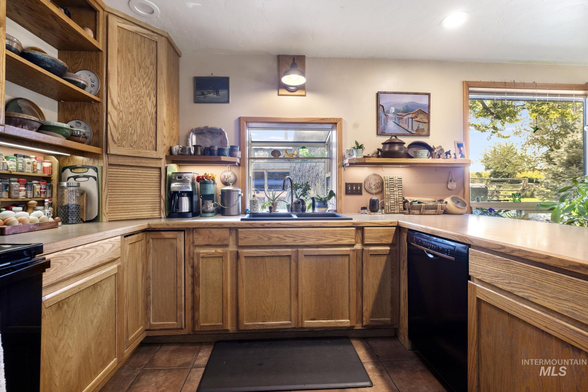 2912 S 1050 E, Hagerman, Idaho 83332, 3 Bedrooms, 1.5 Bathrooms, Residential For Sale, Price $445,000,MLS 99001261