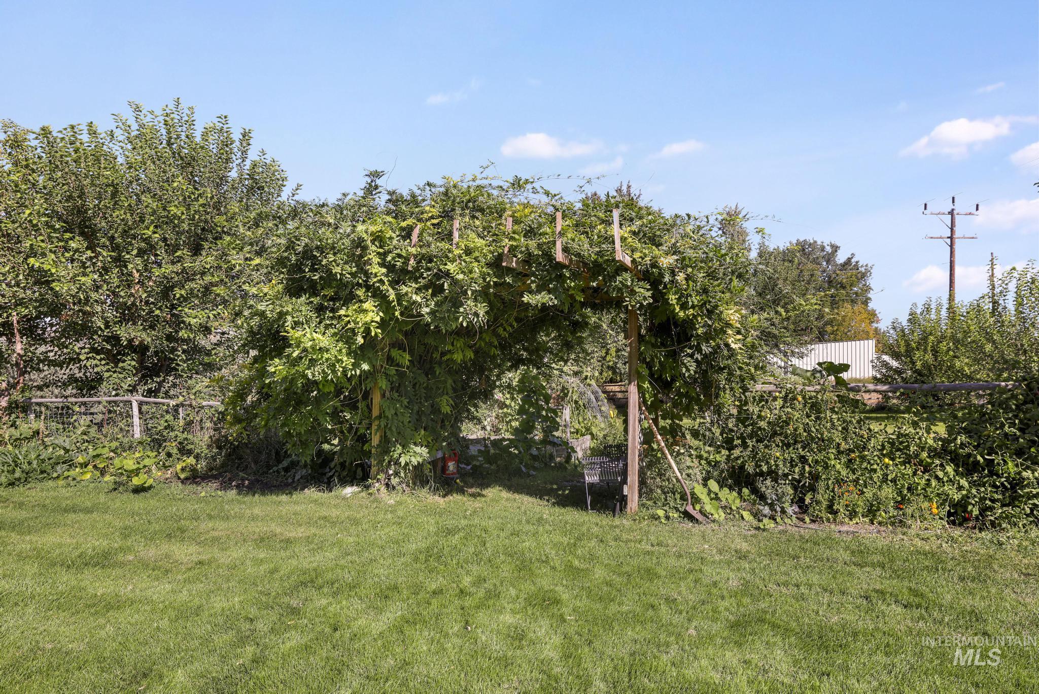 2912 S 1050 E, Hagerman, Idaho 83332, 3 Bedrooms, 1.5 Bathrooms, Residential For Sale, Price $445,000,MLS 99001261