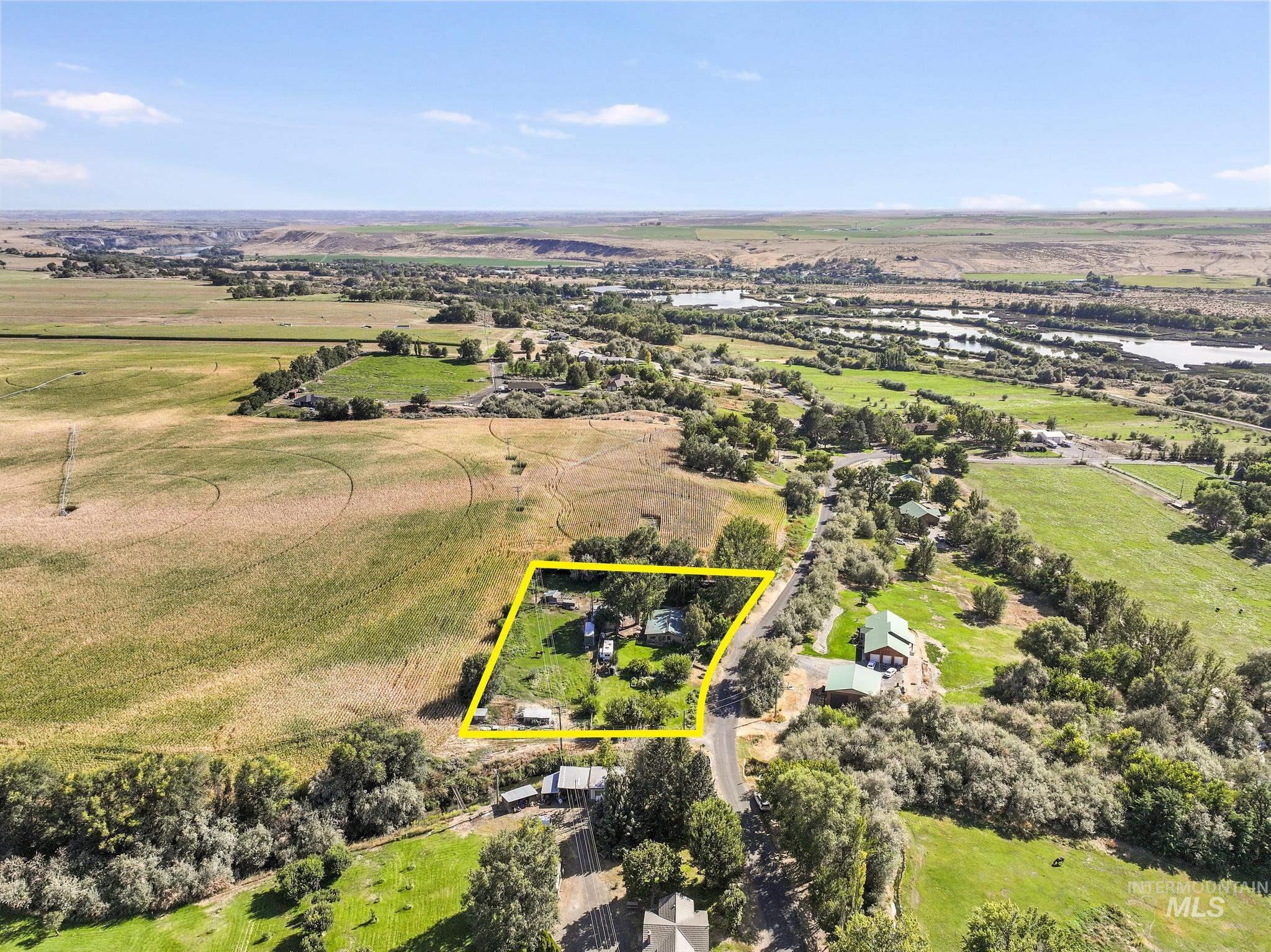 2912 S 1050 E, Hagerman, Idaho 83332, 3 Bedrooms, 1.5 Bathrooms, Residential For Sale, Price $445,000,MLS 99001261