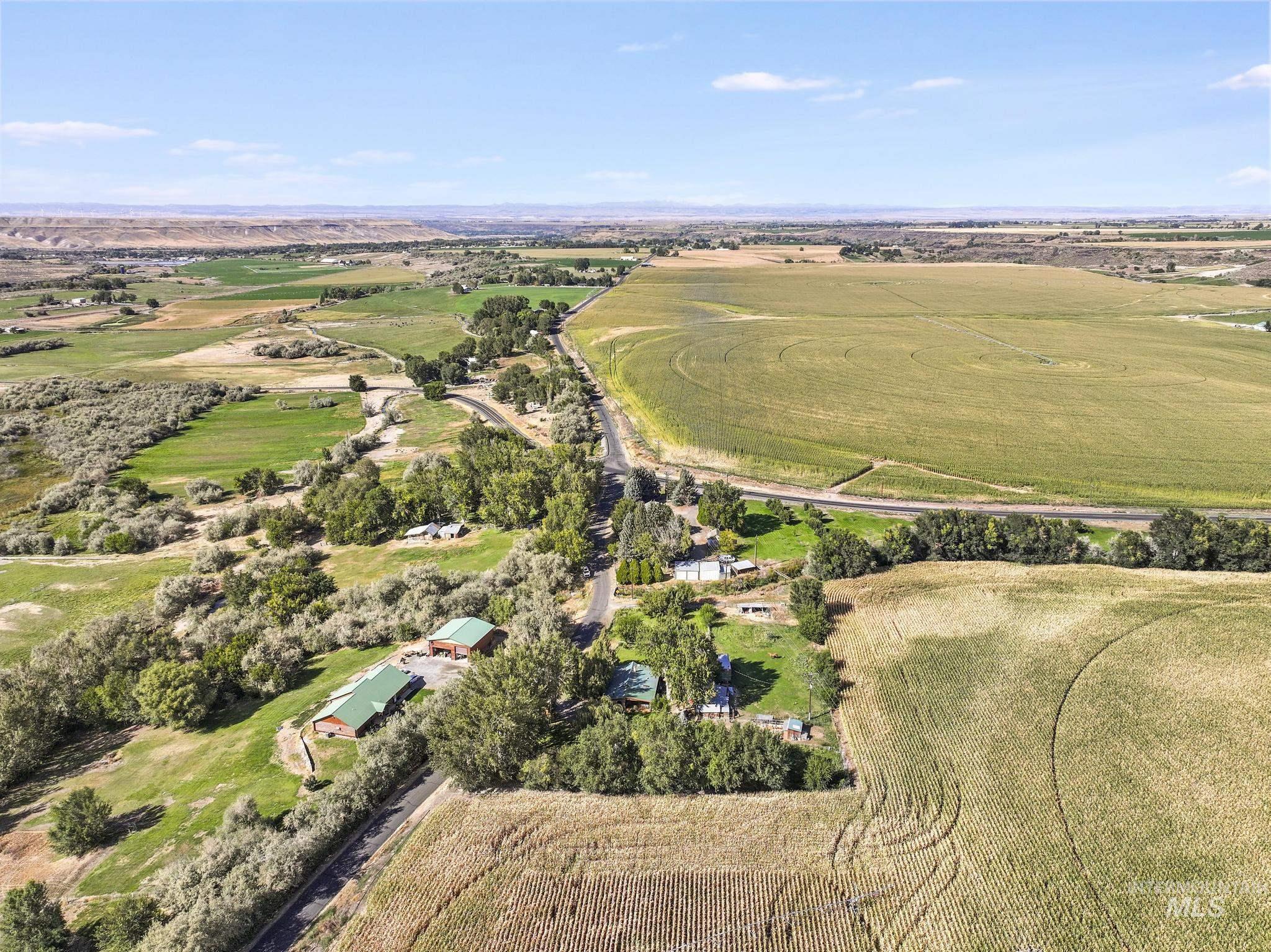 2912 S 1050 E, Hagerman, Idaho 83332, 3 Bedrooms, 1.5 Bathrooms, Residential For Sale, Price $445,000,MLS 99001261