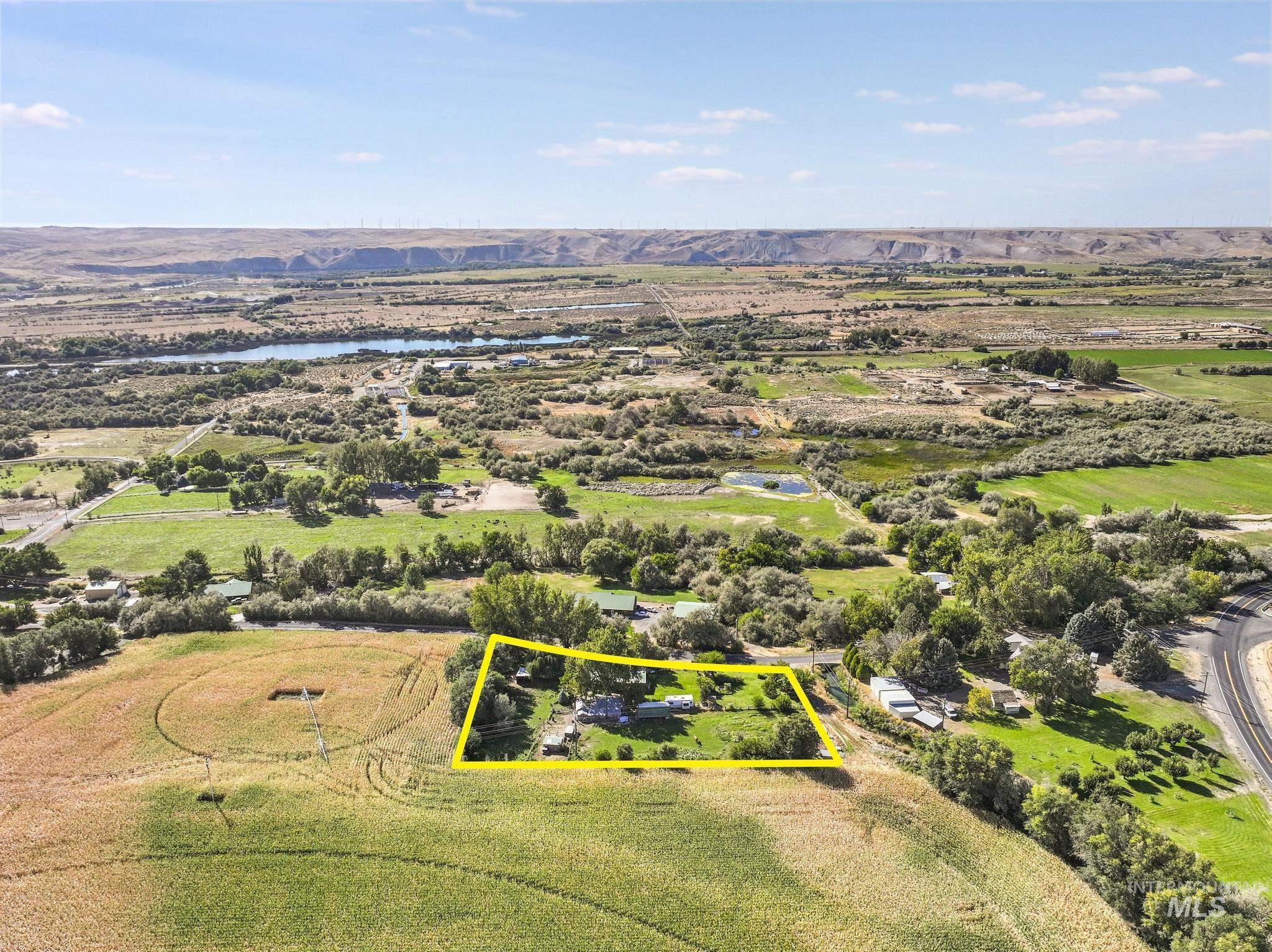2912 S 1050 E, Hagerman, Idaho 83332, 3 Bedrooms, 1.5 Bathrooms, Residential For Sale, Price $445,000,MLS 99001261