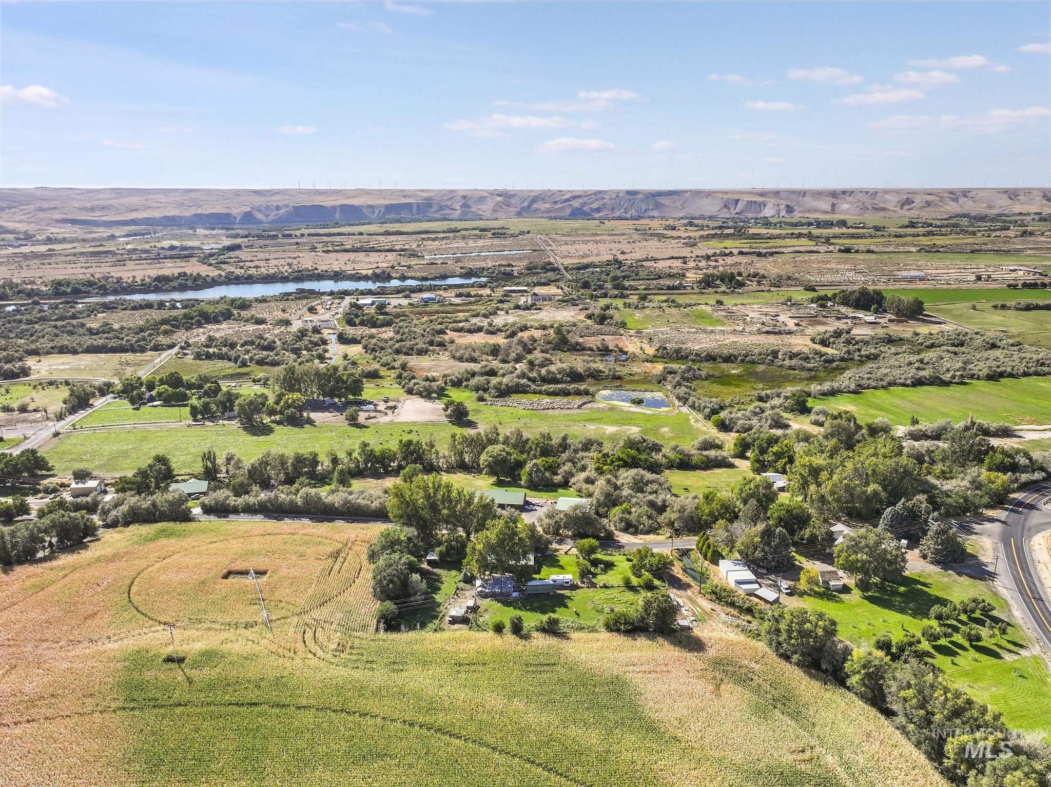 2912 S 1050 E, Hagerman, Idaho 83332, 3 Bedrooms, 1.5 Bathrooms, Residential For Sale, Price $445,000,MLS 99001261