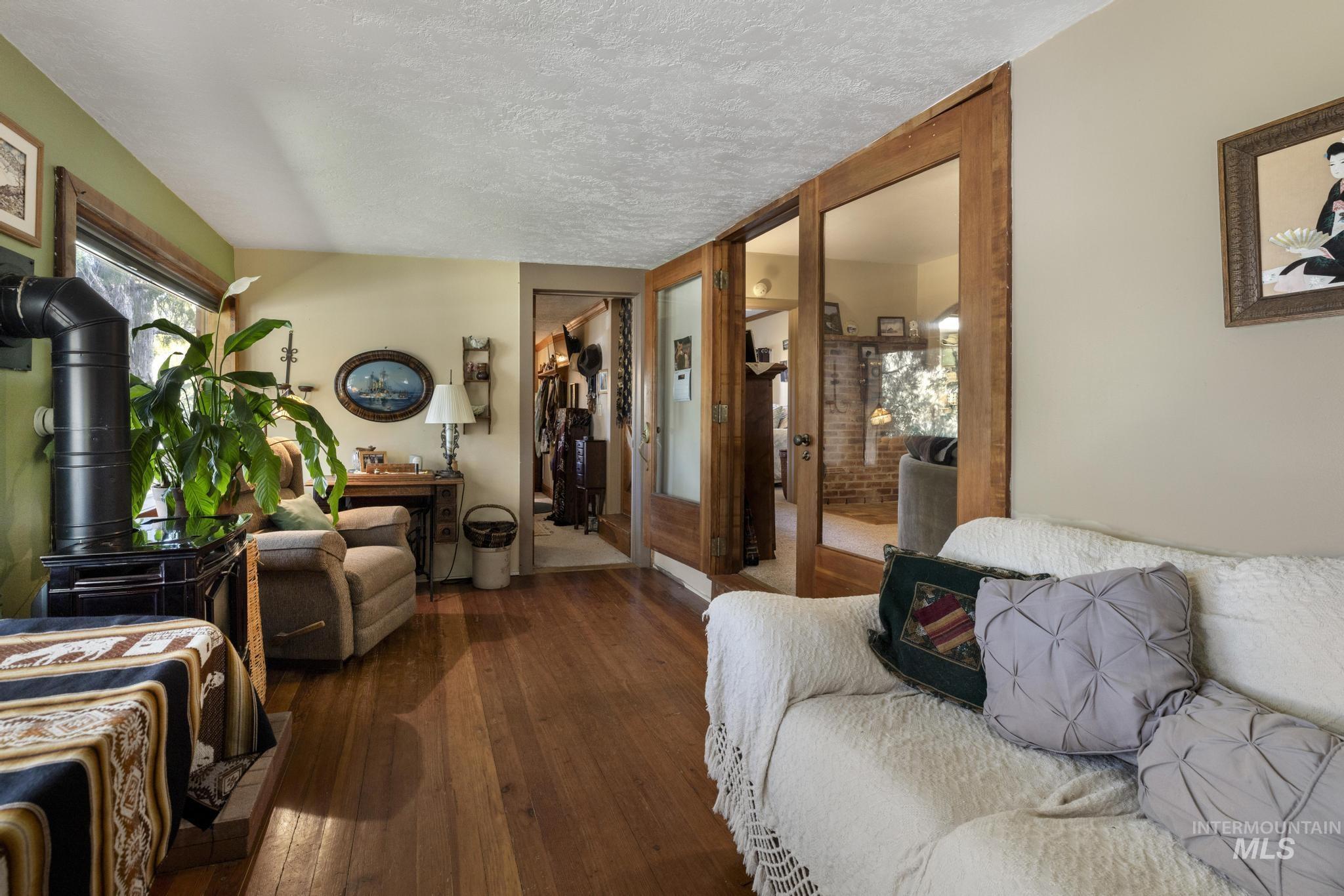 2912 S 1050 E, Hagerman, Idaho 83332, 3 Bedrooms, 1.5 Bathrooms, Residential For Sale, Price $445,000,MLS 99001261