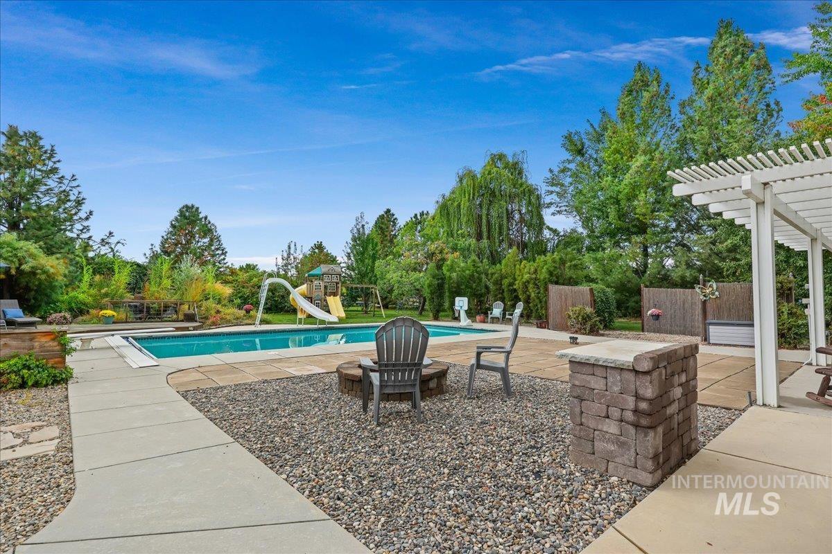 8625 Vic Lane, Middleton, Idaho 83644, 4 Bedrooms, 2.5 Bathrooms, Residential For Sale, Price $1,075,000,MLS 99001262