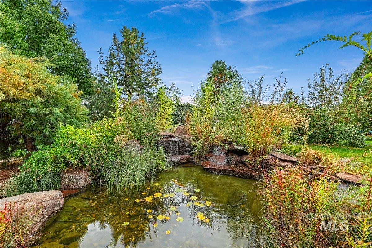 8625 Vic Lane, Middleton, Idaho 83644, 4 Bedrooms, 2.5 Bathrooms, Residential For Sale, Price $1,075,000,MLS 99001262