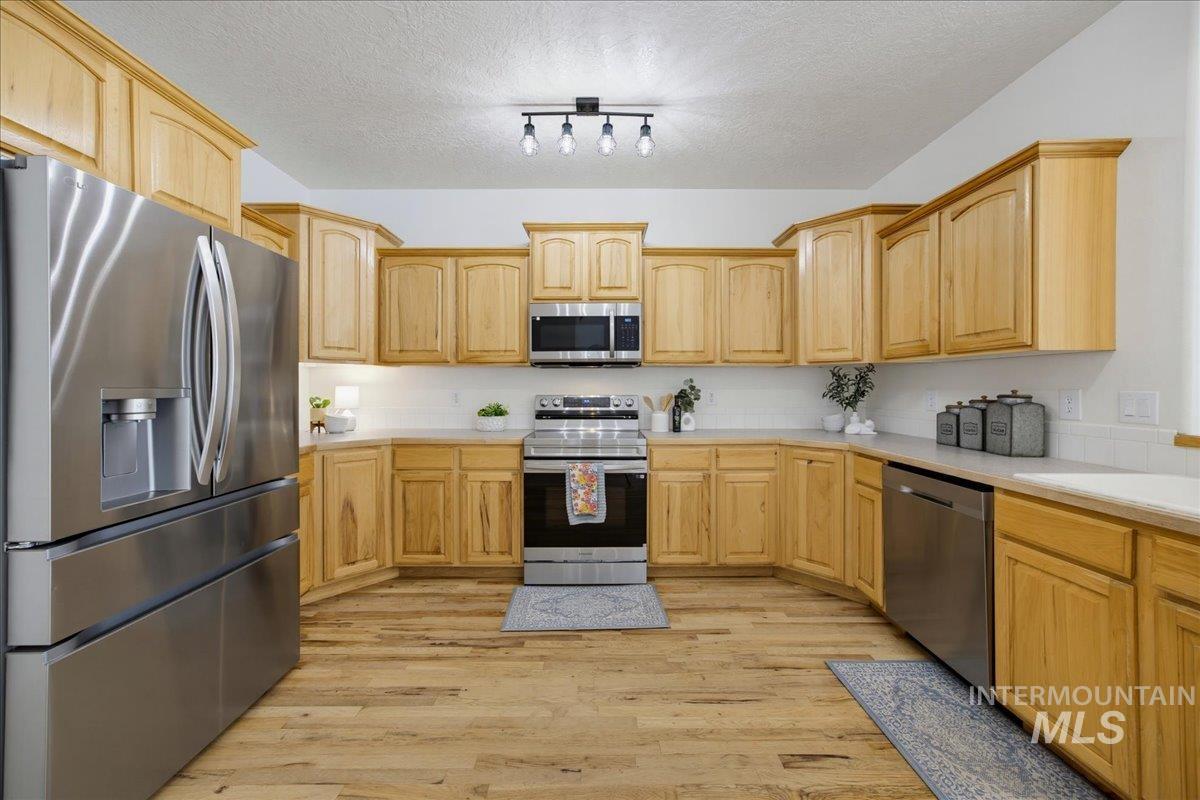 8625 Vic Lane, Middleton, Idaho 83644, 4 Bedrooms, 2.5 Bathrooms, Residential For Sale, Price $1,075,000,MLS 99001262