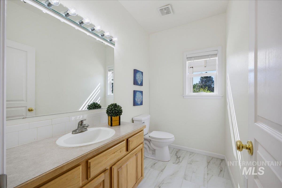 8625 Vic Lane, Middleton, Idaho 83644, 4 Bedrooms, 2.5 Bathrooms, Residential For Sale, Price $1,075,000,MLS 99001262