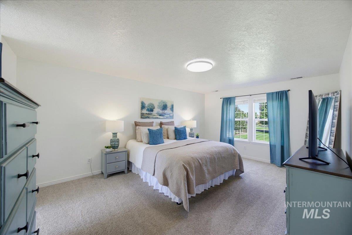 8625 Vic Lane, Middleton, Idaho 83644, 4 Bedrooms, 2.5 Bathrooms, Residential For Sale, Price $1,075,000,MLS 99001262