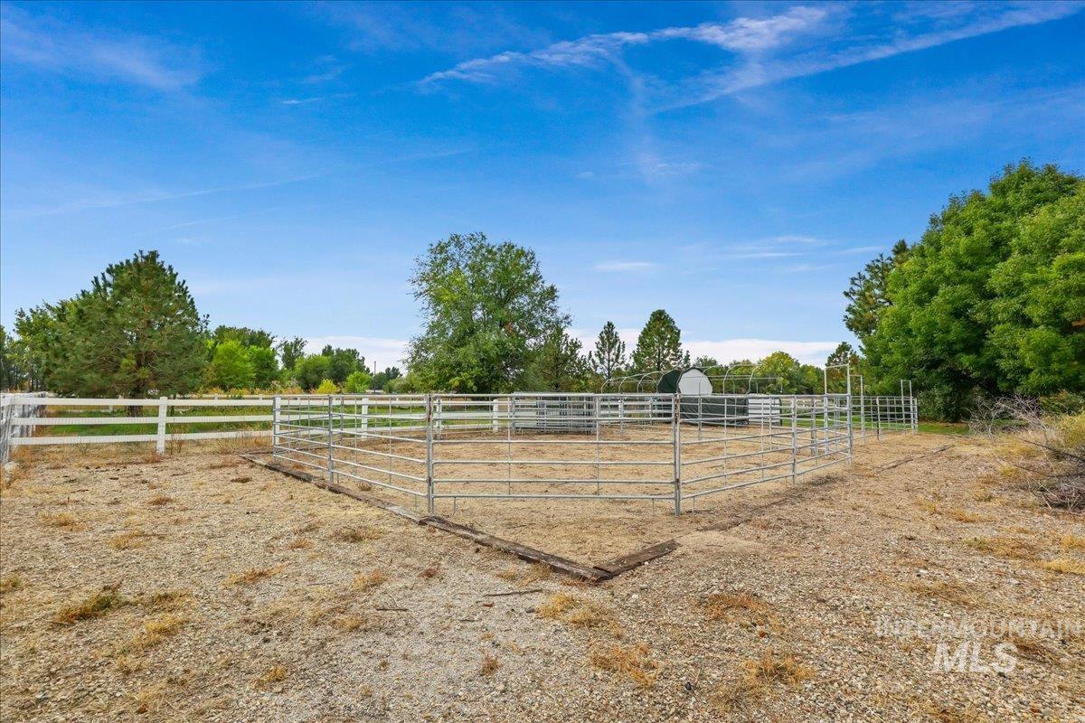 8625 Vic Lane, Middleton, Idaho 83644, 4 Bedrooms, 2.5 Bathrooms, Residential For Sale, Price $1,075,000,MLS 99001262