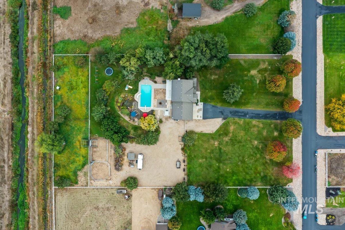 8625 Vic Lane, Middleton, Idaho 83644, 4 Bedrooms, 2.5 Bathrooms, Residential For Sale, Price $1,075,000,MLS 99001262