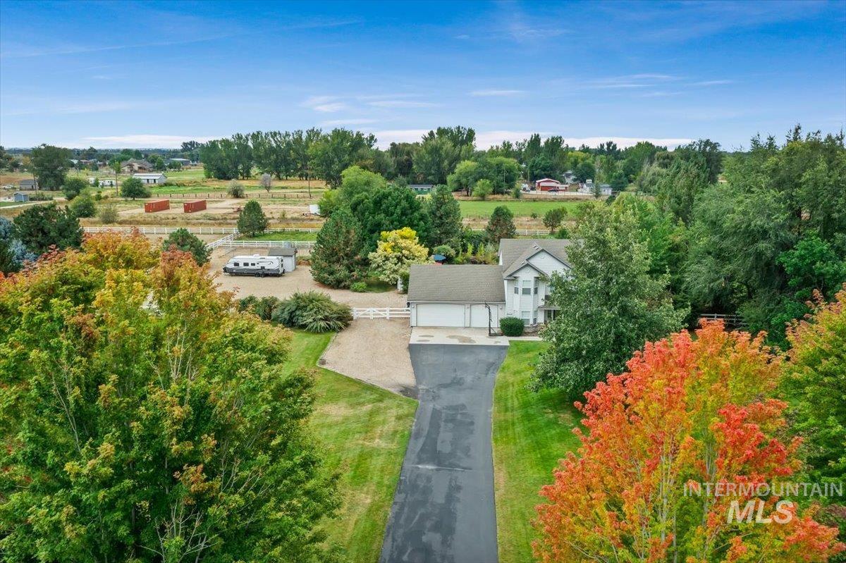 8625 Vic Lane, Middleton, Idaho 83644, 4 Bedrooms, 2.5 Bathrooms, Residential For Sale, Price $1,075,000,MLS 99001262