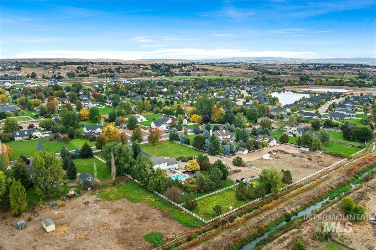 8625 Vic Lane, Middleton, Idaho 83644, 4 Bedrooms, 2.5 Bathrooms, Residential For Sale, Price $1,075,000,MLS 99001262