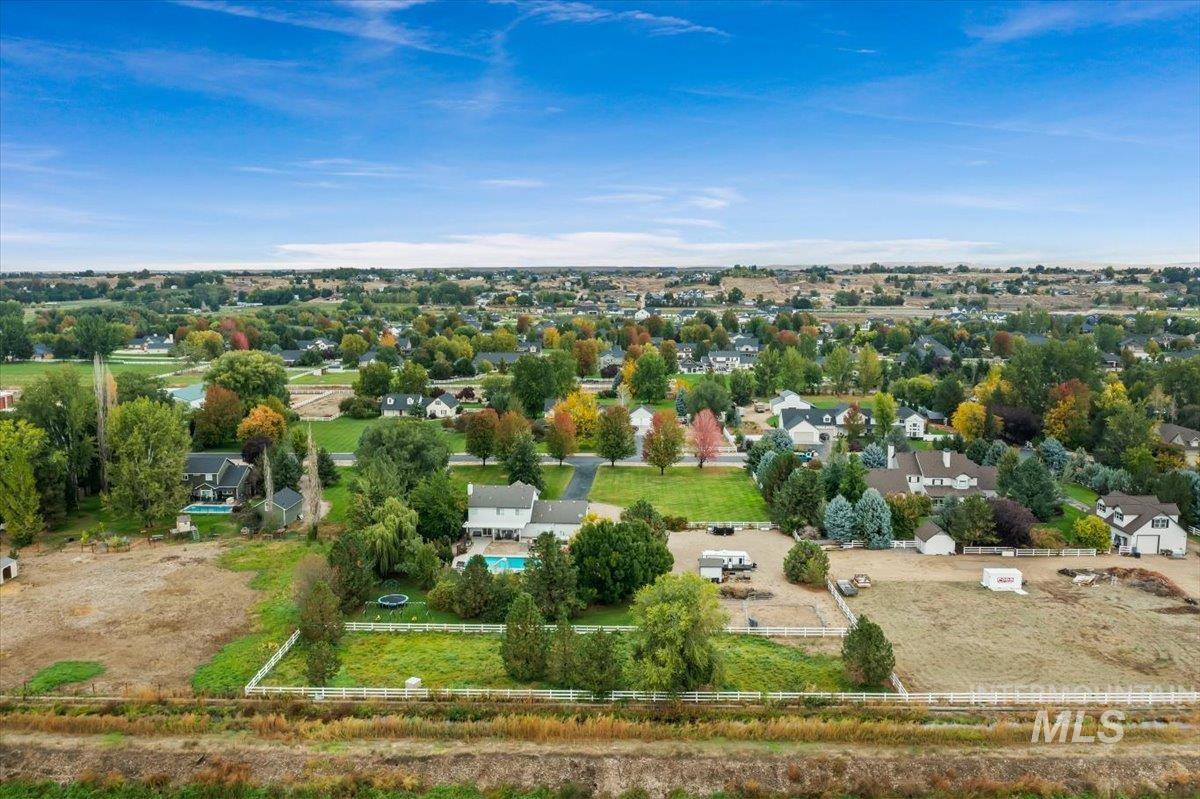 8625 Vic Lane, Middleton, Idaho 83644, 4 Bedrooms, 2.5 Bathrooms, Residential For Sale, Price $1,075,000,MLS 99001262