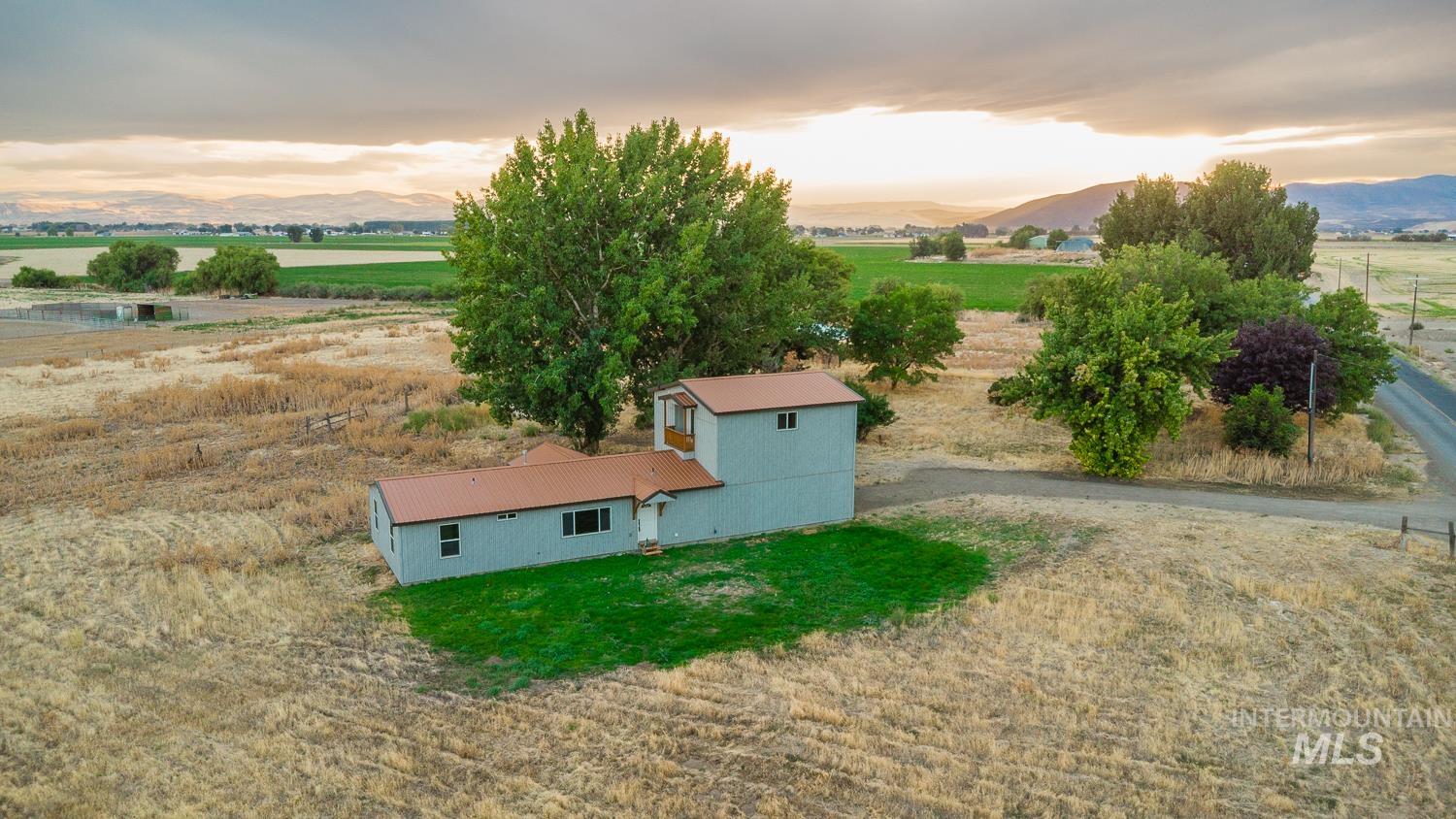 1117 Olds Ferry Rd, Weiser, Idaho 83617, 3 Bedrooms, 3 Bathrooms, Residential For Sale, Price $499,900,MLS 99001264