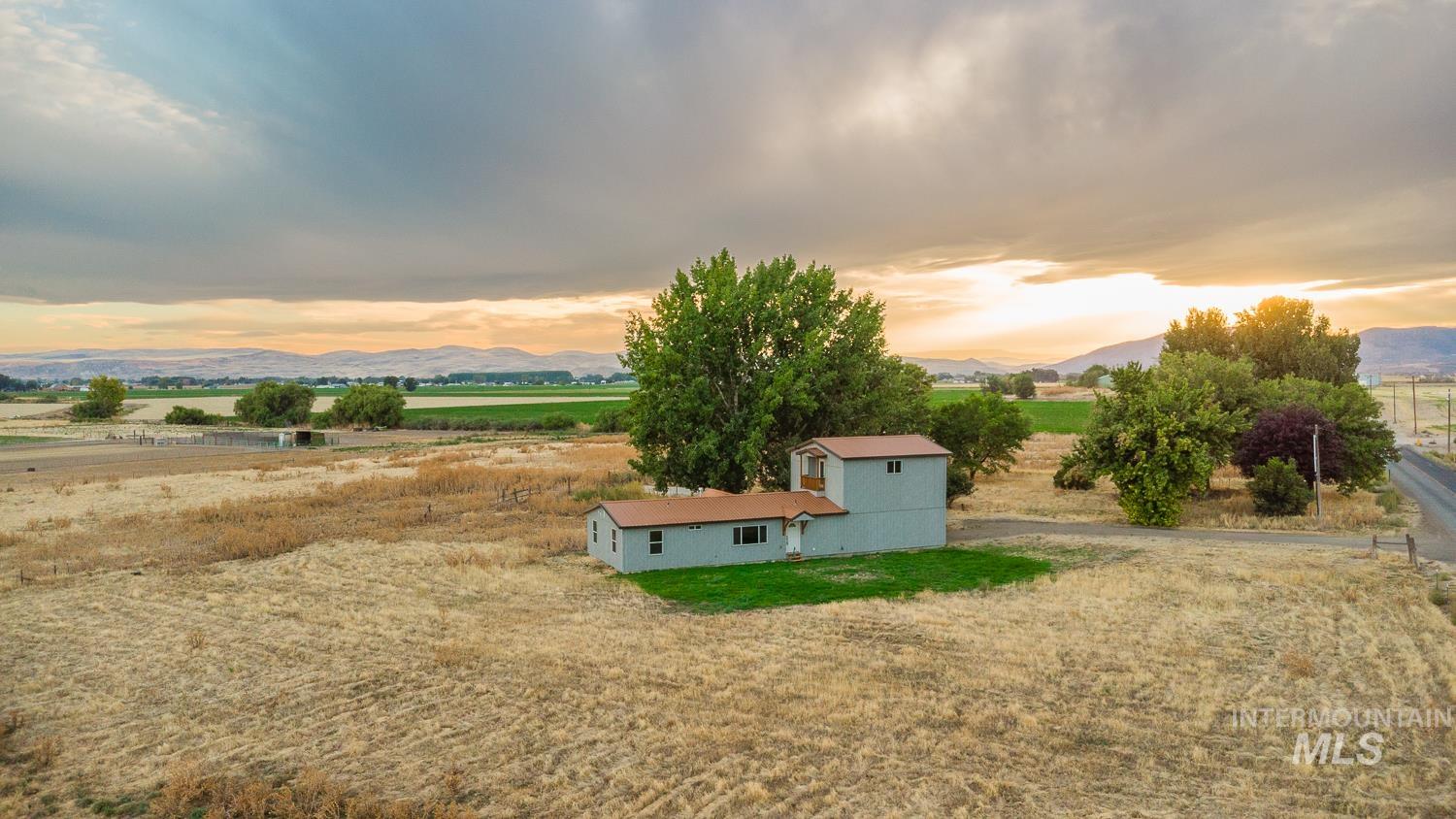 1117 Olds Ferry Rd, Weiser, Idaho 83617, 3 Bedrooms, 3 Bathrooms, Residential For Sale, Price $499,900,MLS 99001264