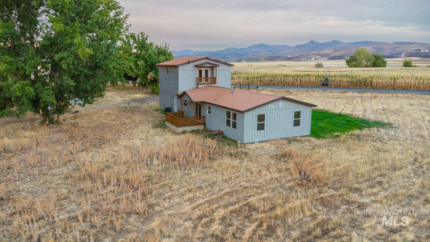 1117 Olds Ferry Rd, Weiser, Idaho 83617, 3 Bedrooms, 3 Bathrooms, Residential For Sale, Price $499,900,MLS 99001264