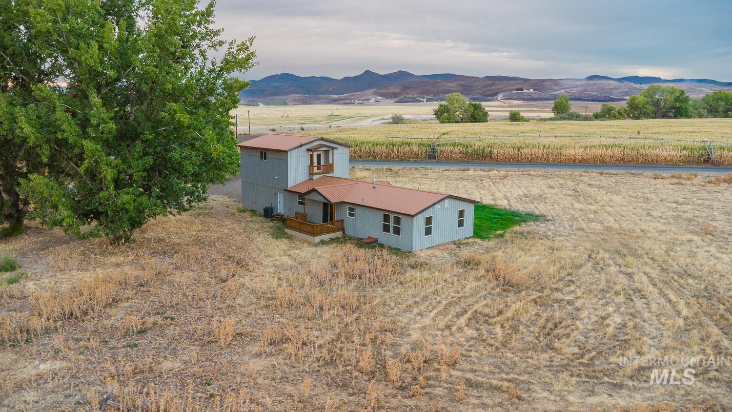 1117 Olds Ferry Rd, Weiser, Idaho 83617, 3 Bedrooms, 3 Bathrooms, Residential For Sale, Price $499,900,MLS 99001264