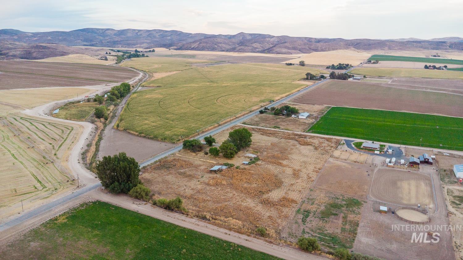 1117 Olds Ferry Rd, Weiser, Idaho 83617, 3 Bedrooms, 3 Bathrooms, Residential For Sale, Price $499,900,MLS 99001264