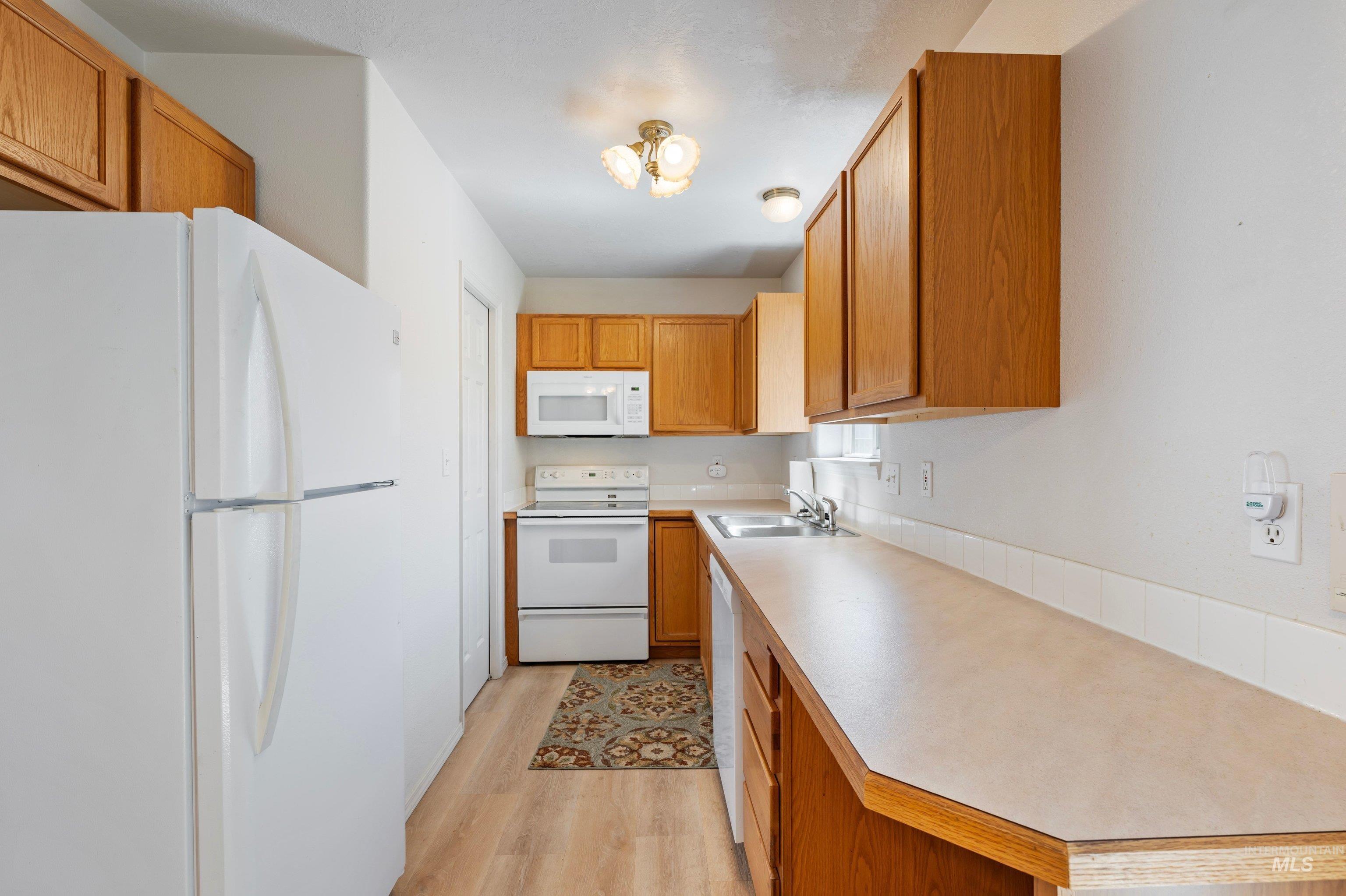 2110 Glenn Way, Caldwell, Idaho 83605, 2 Bedrooms, 2 Bathrooms, Residential For Sale, Price $325,000,MLS 99001265