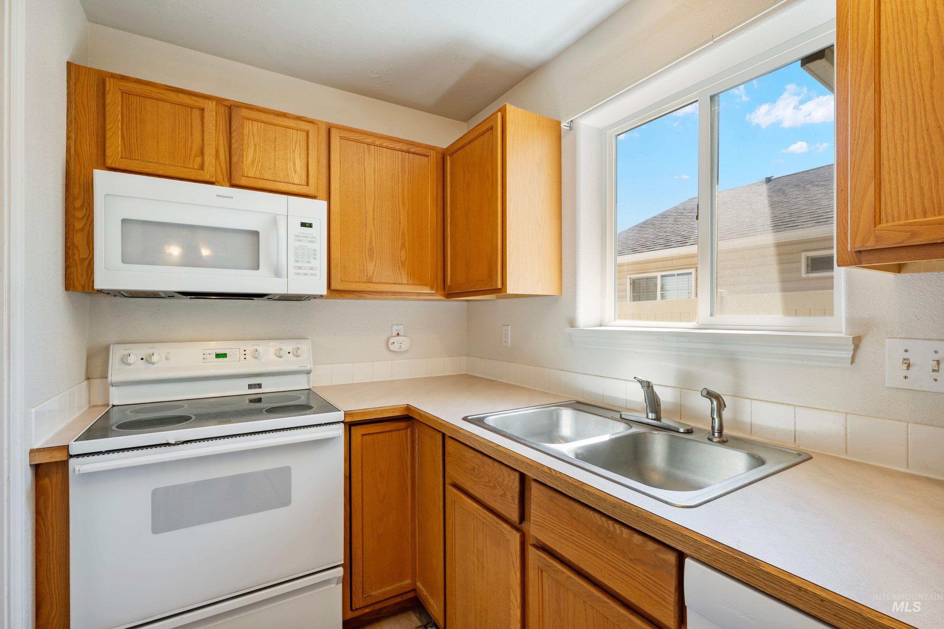 2110 Glenn Way, Caldwell, Idaho 83605, 2 Bedrooms, 2 Bathrooms, Residential For Sale, Price $325,000,MLS 99001265