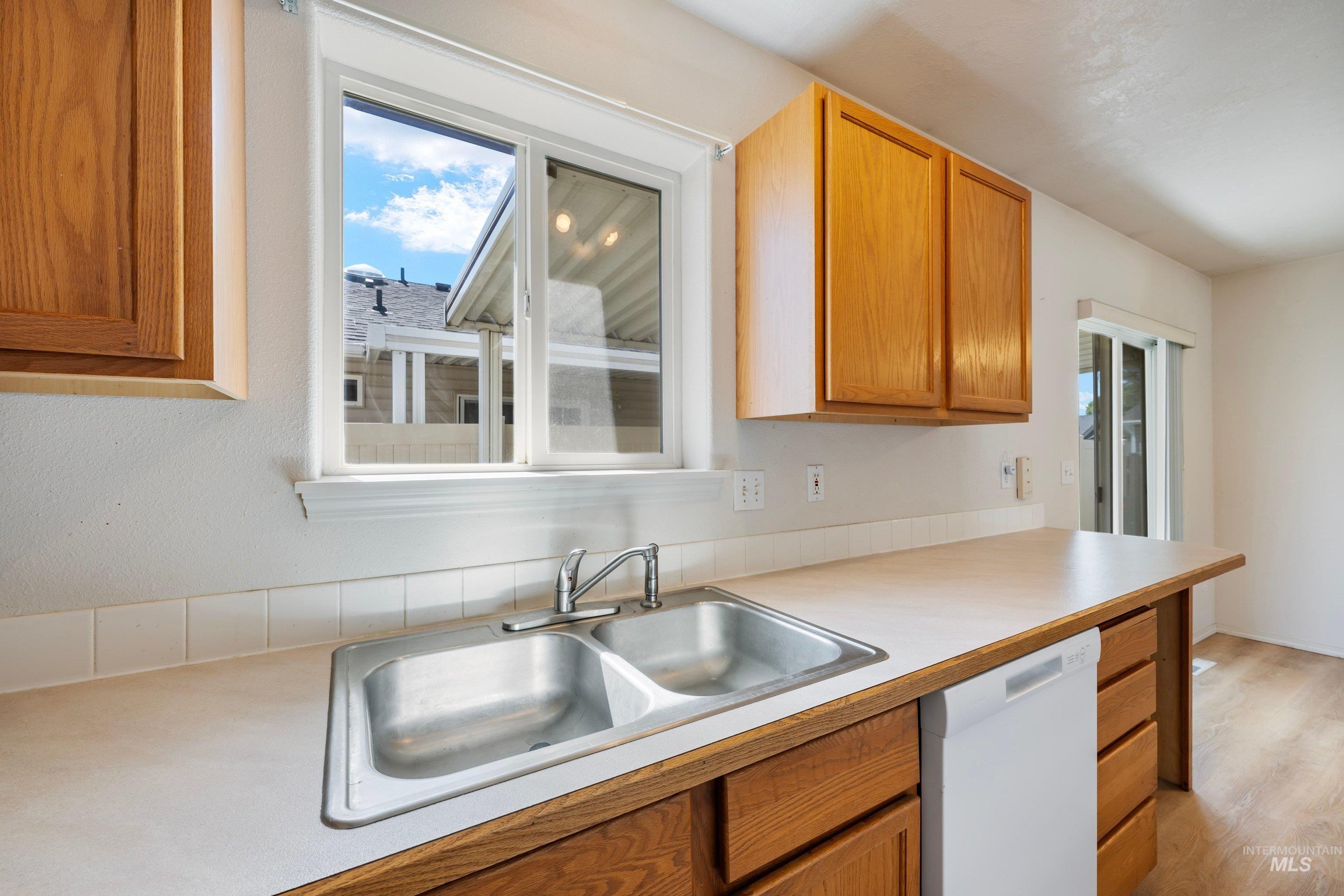 2110 Glenn Way, Caldwell, Idaho 83605, 2 Bedrooms, 2 Bathrooms, Residential For Sale, Price $325,000,MLS 99001265