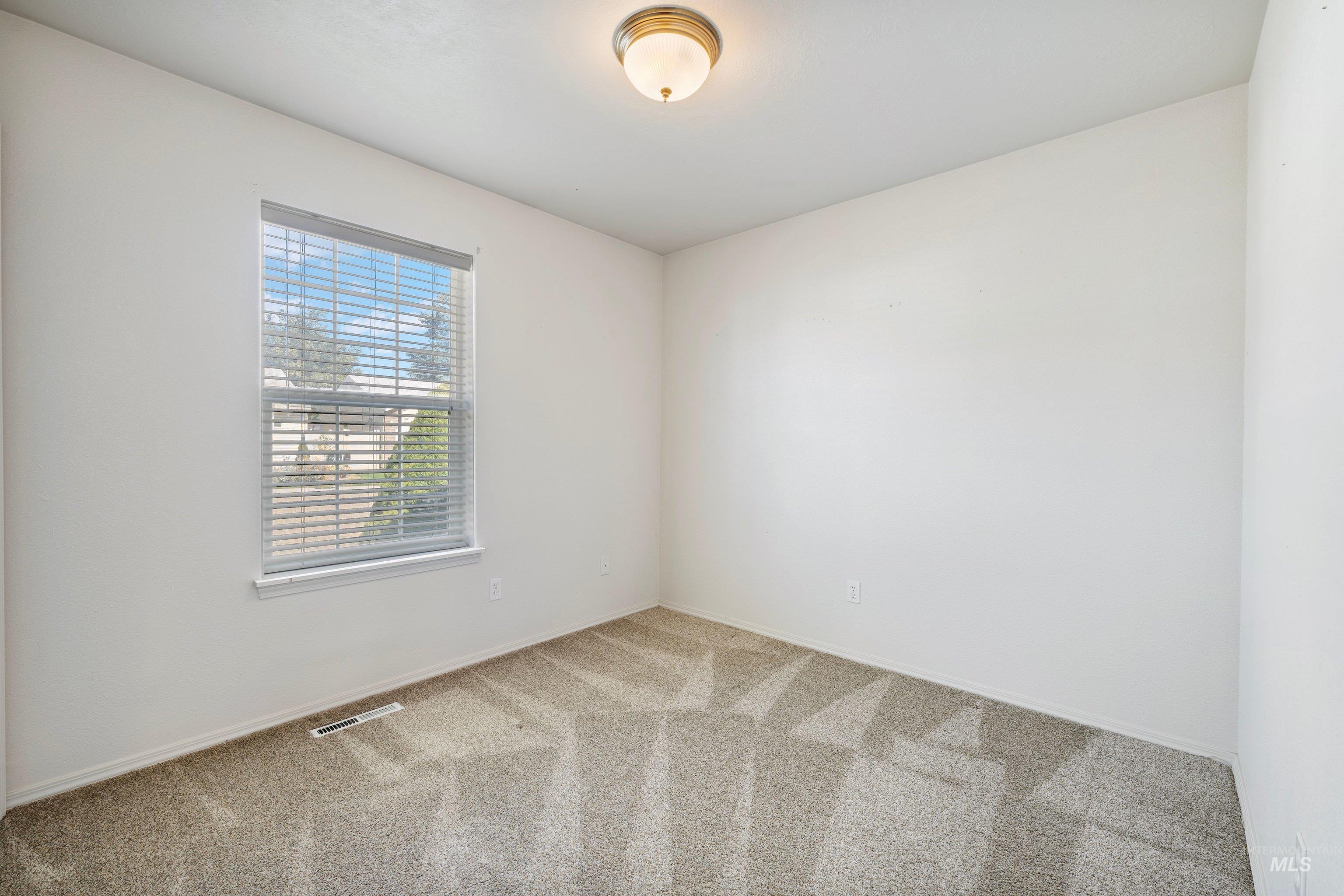 2110 Glenn Way, Caldwell, Idaho 83605, 2 Bedrooms, 2 Bathrooms, Residential For Sale, Price $325,000,MLS 99001265